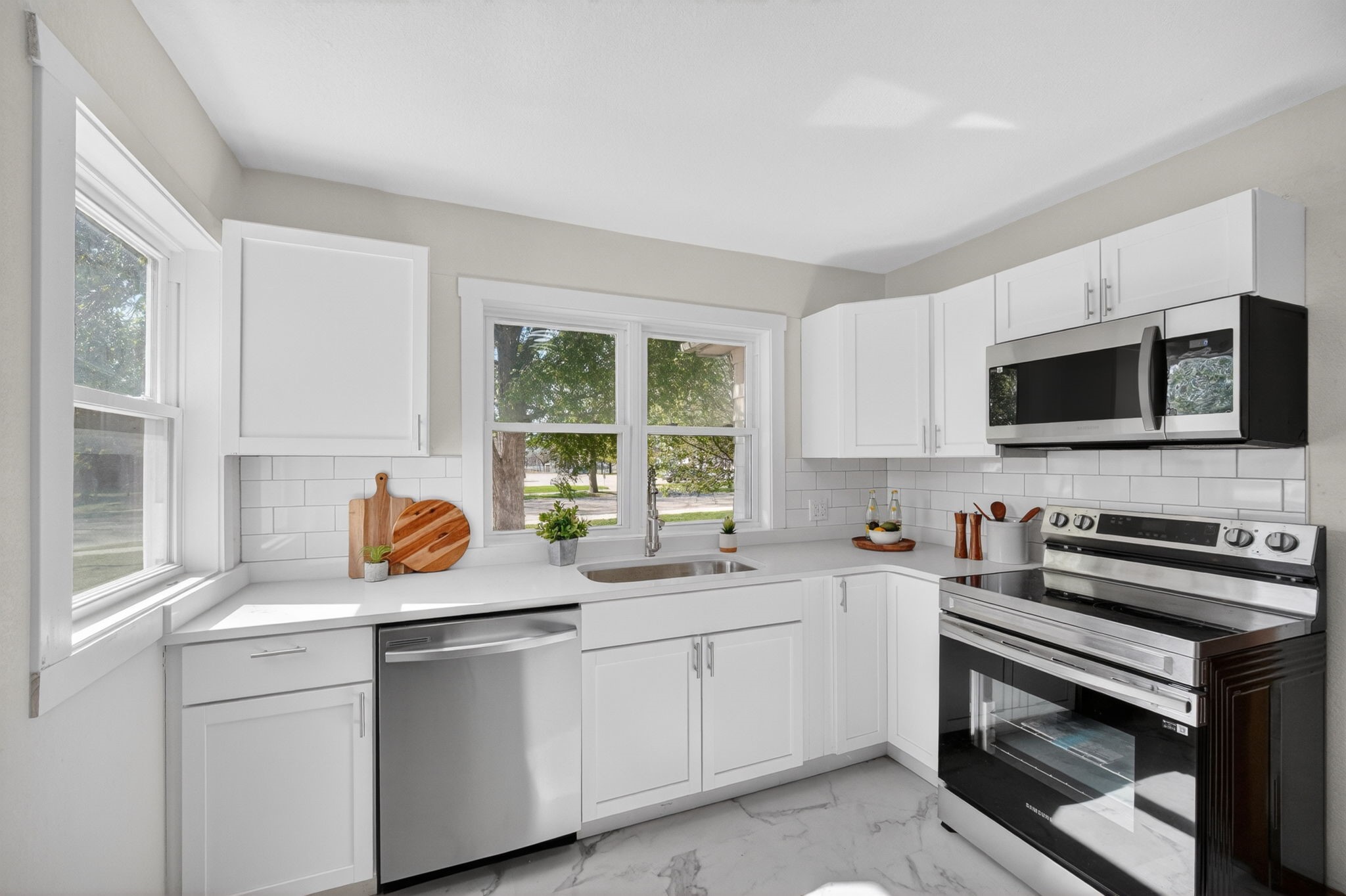 1902 State Street Property Photo 16