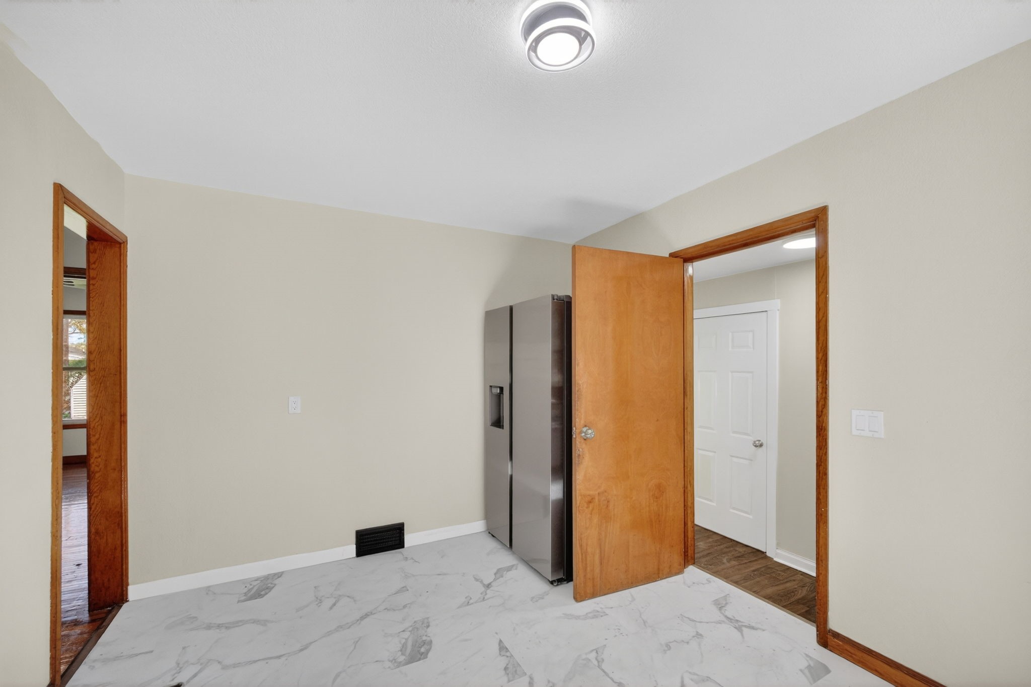 1902 State Street Property Photo 18