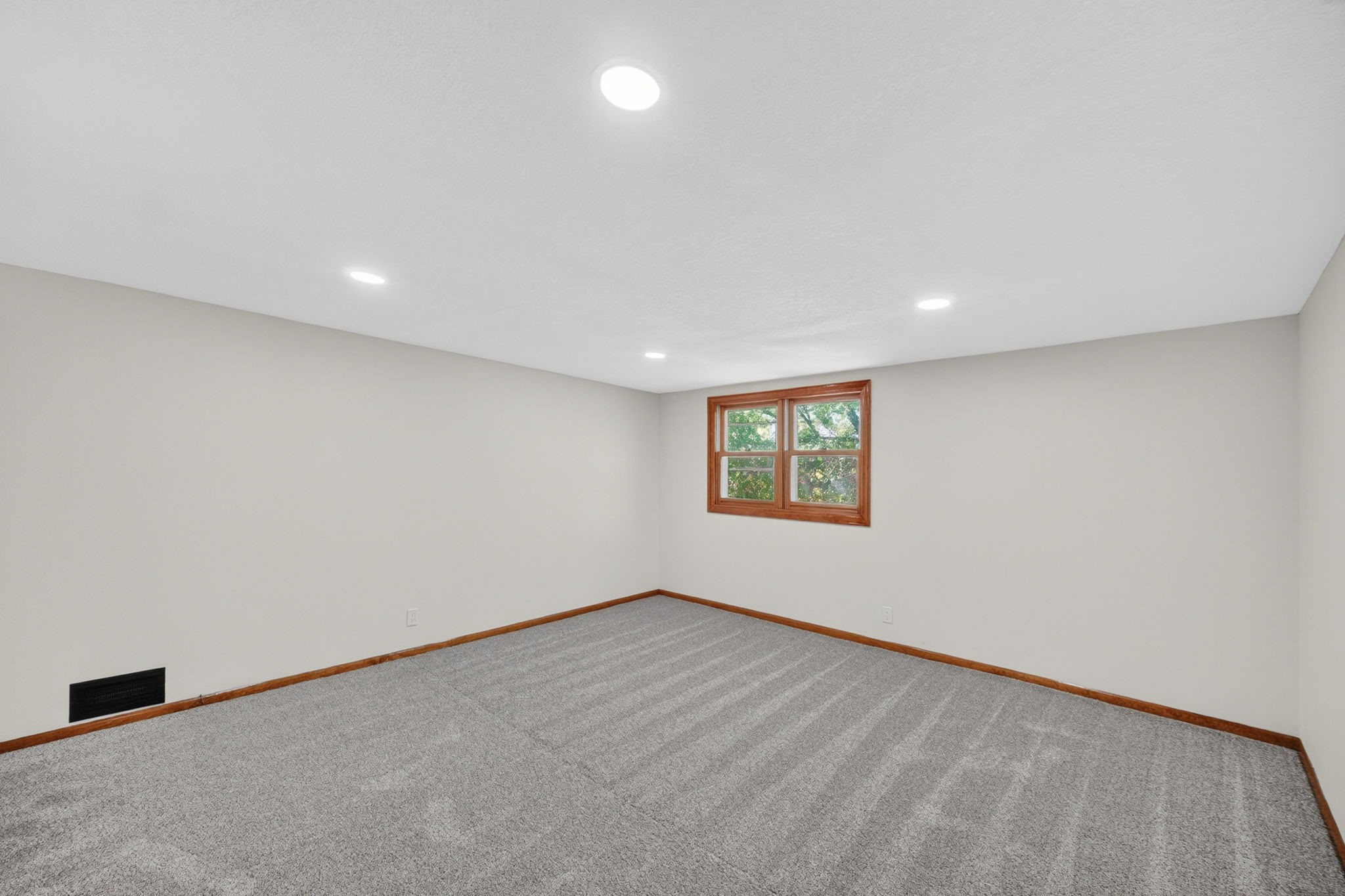 1902 State Street Property Photo 19