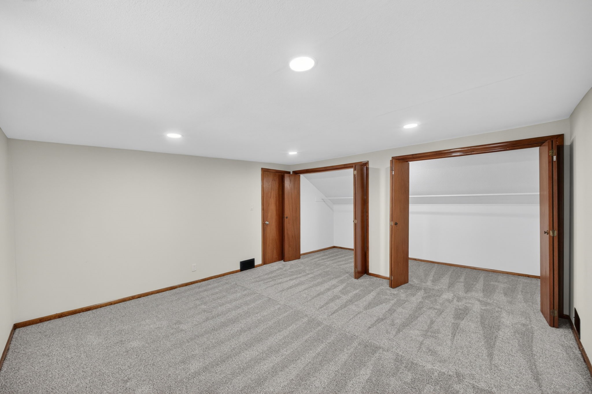 1902 State Street Property Photo 20