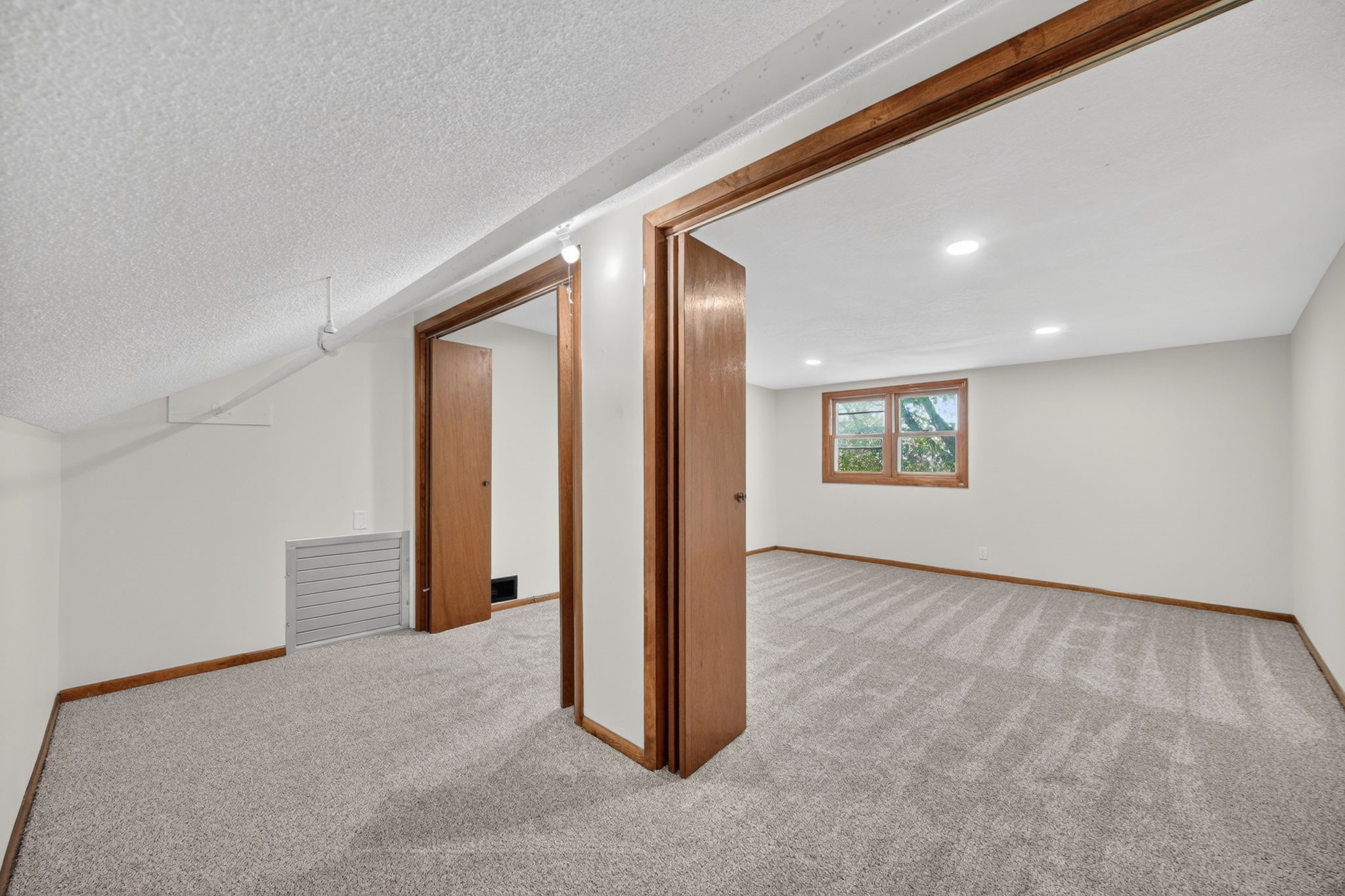1902 State Street Property Photo 21