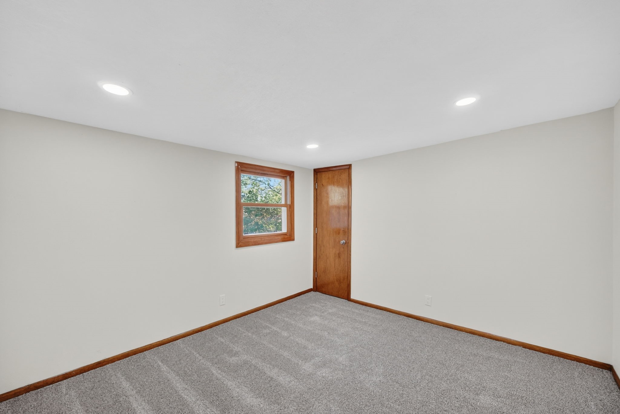 1902 State Street Property Photo 23