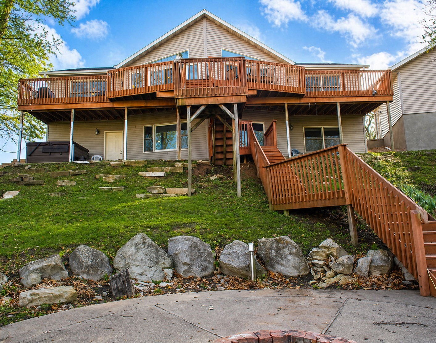 1256 Scenic Place