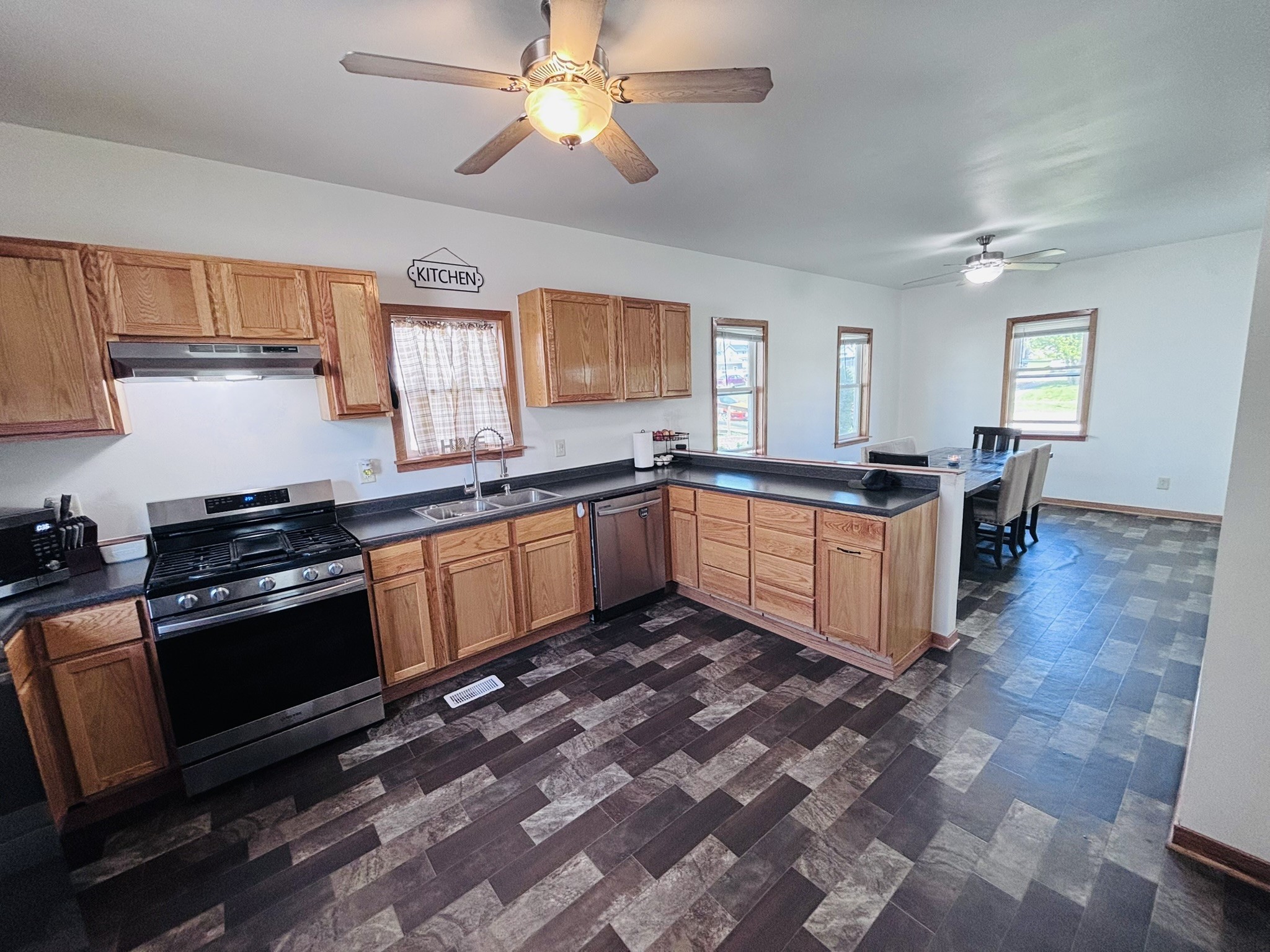 1402 4th Avenue Property Photo 3