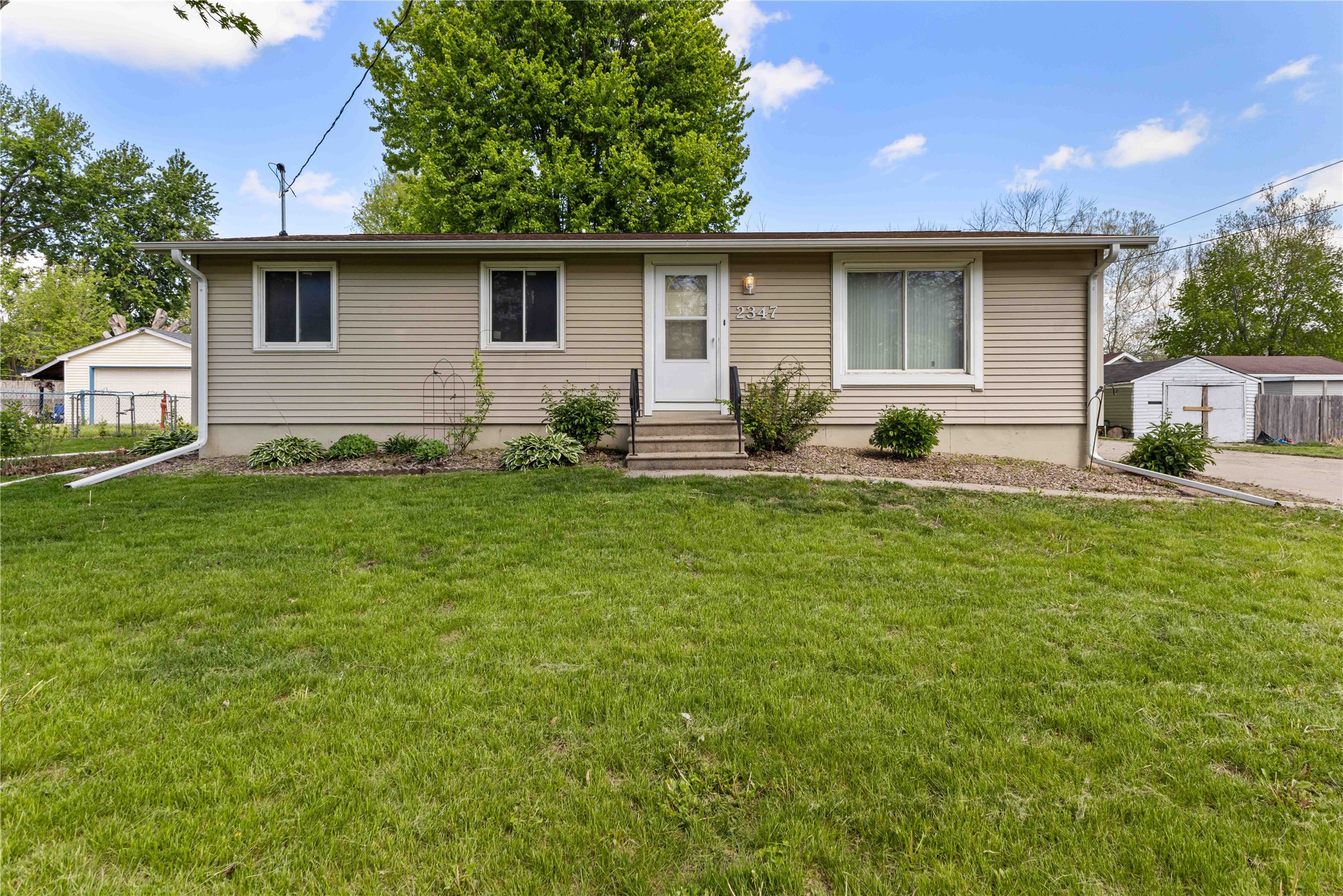 2347 E 38th Street Property Photo 1