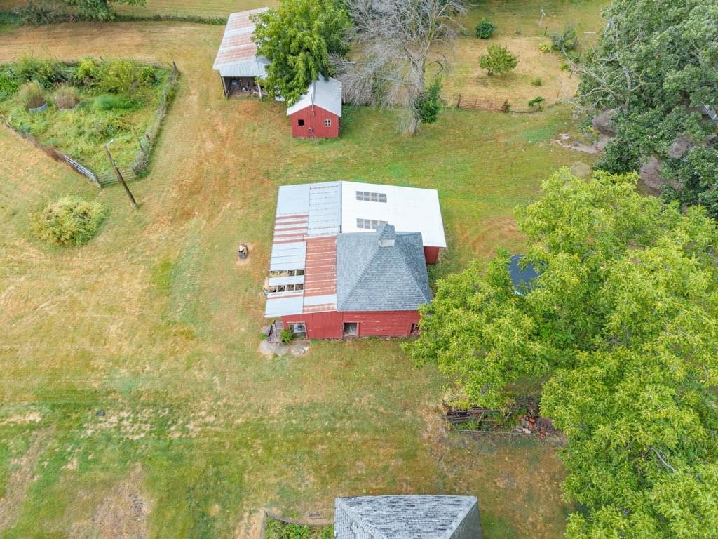 903 W South Street Property Photo 4