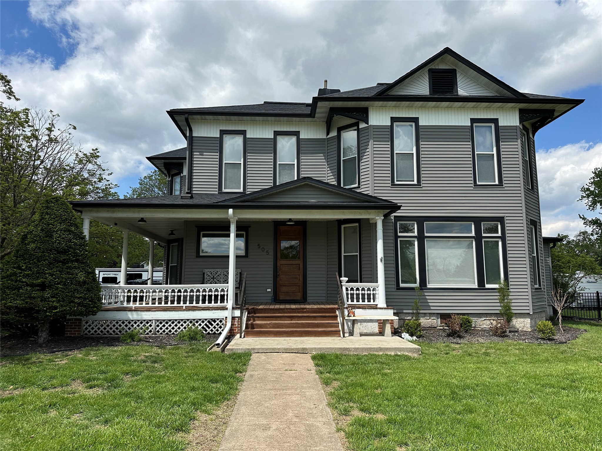 505 E Court Avenue Property Photo 1