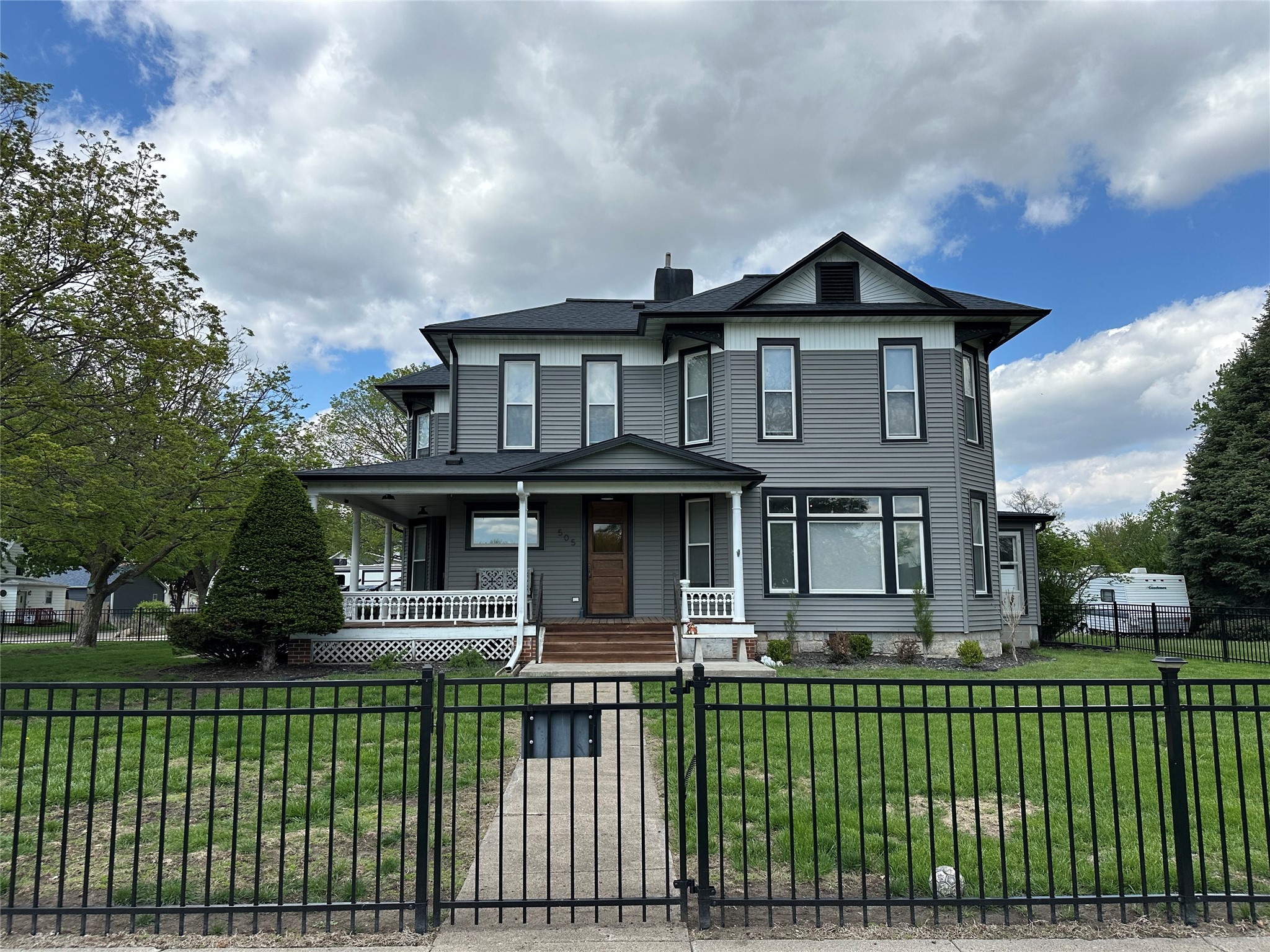 505 E Court Avenue Property Photo 2
