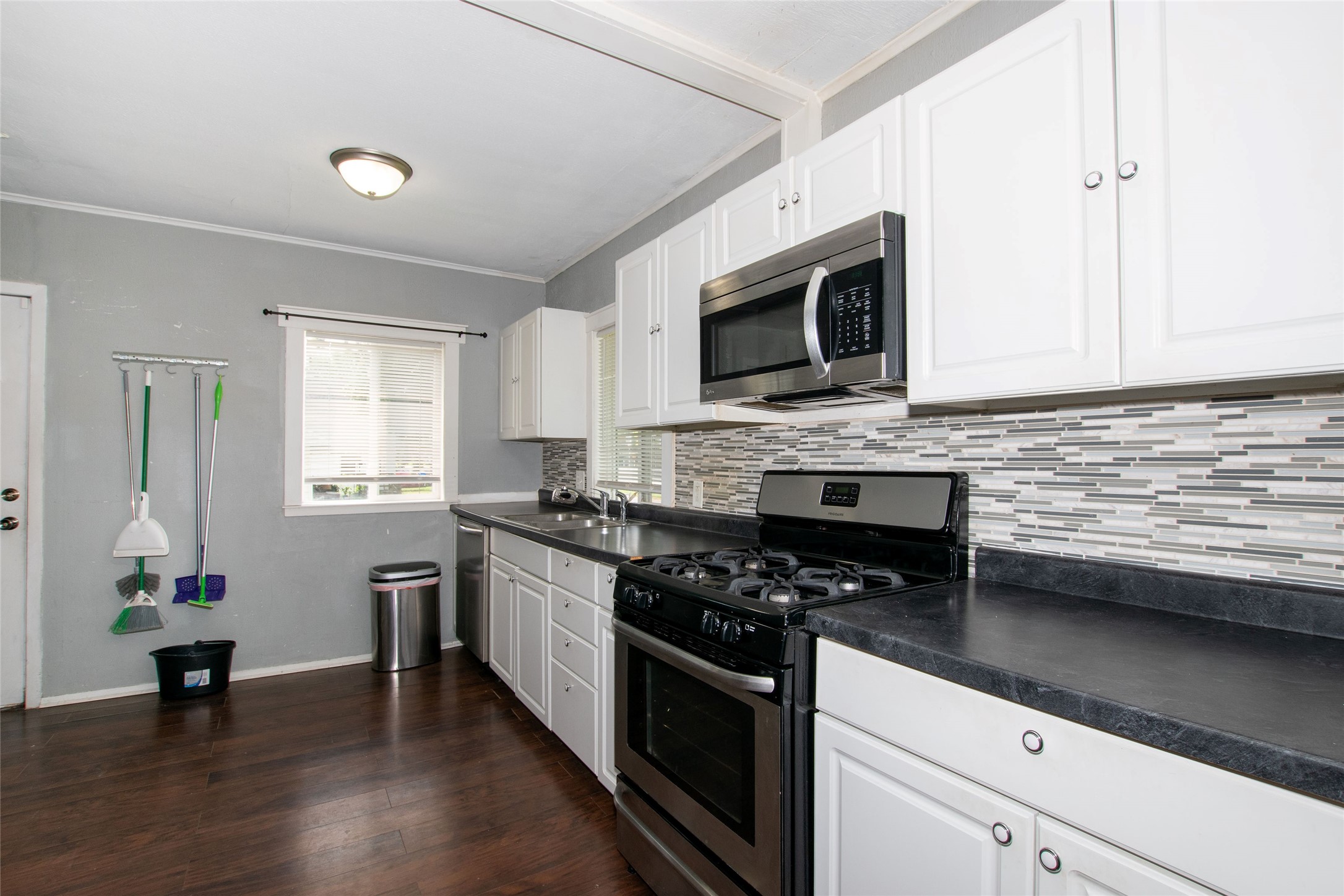 3203 Cambridge Street Property Photo 13