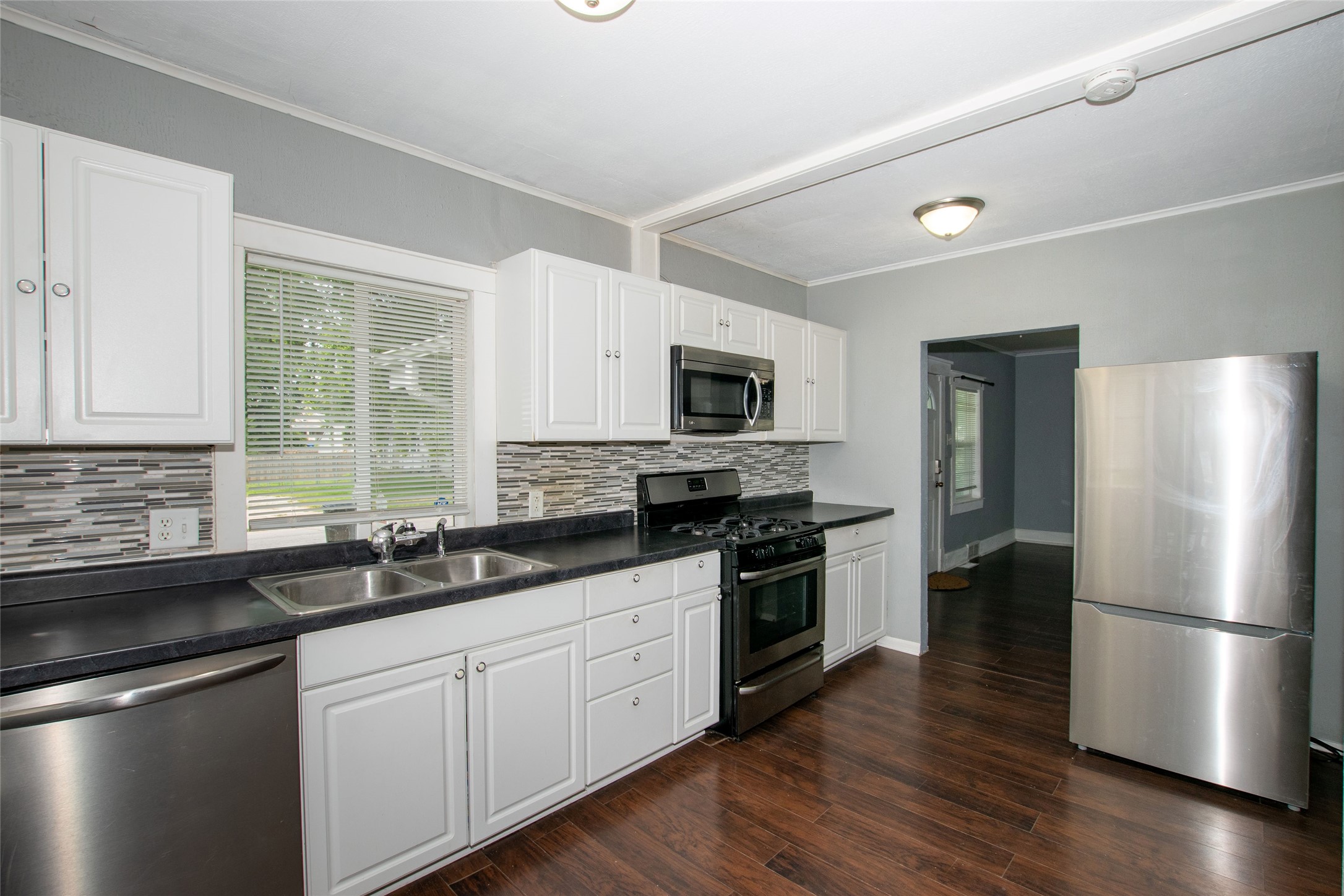 3203 Cambridge Street Property Photo 14