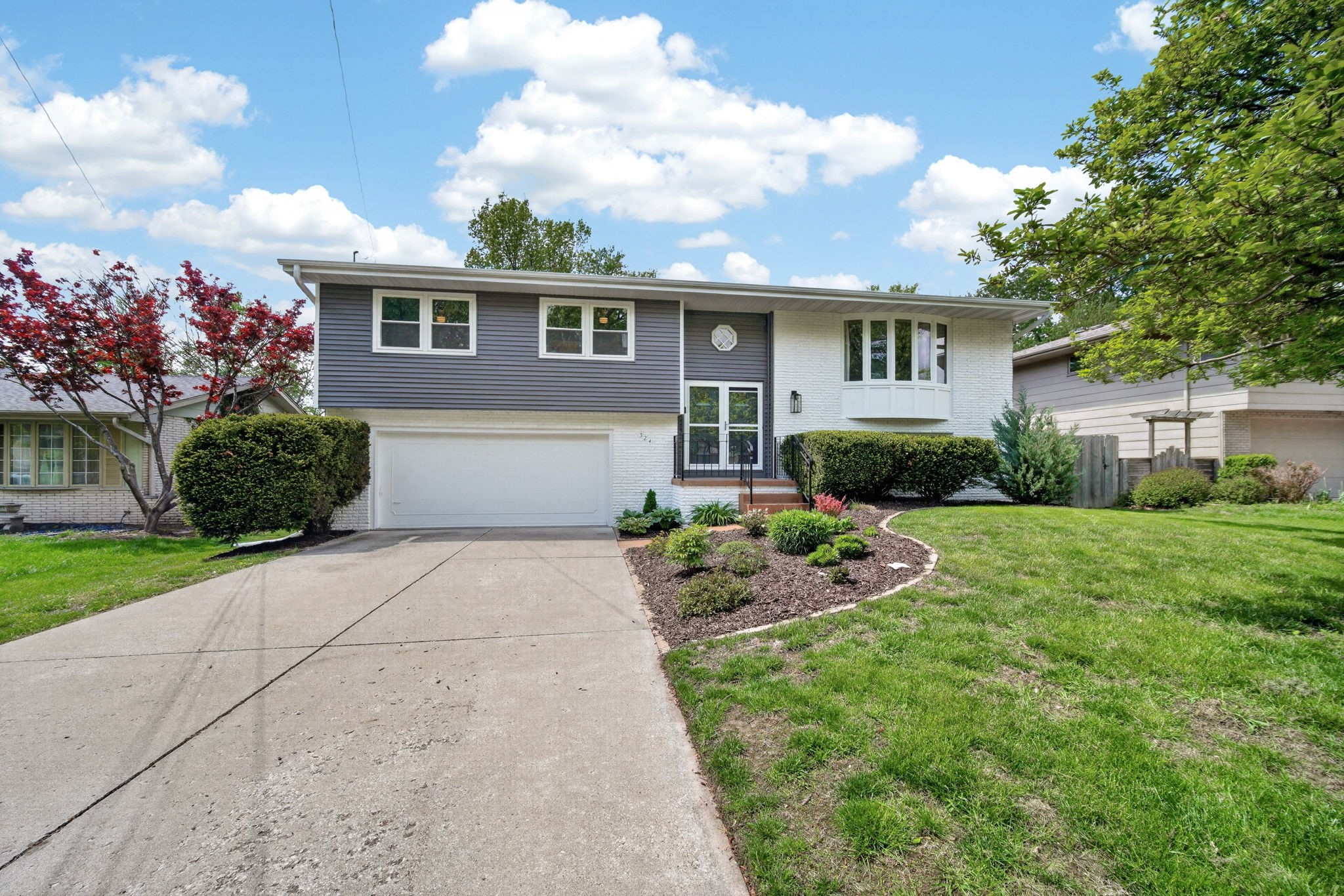 324 58th Place Property Photo 2