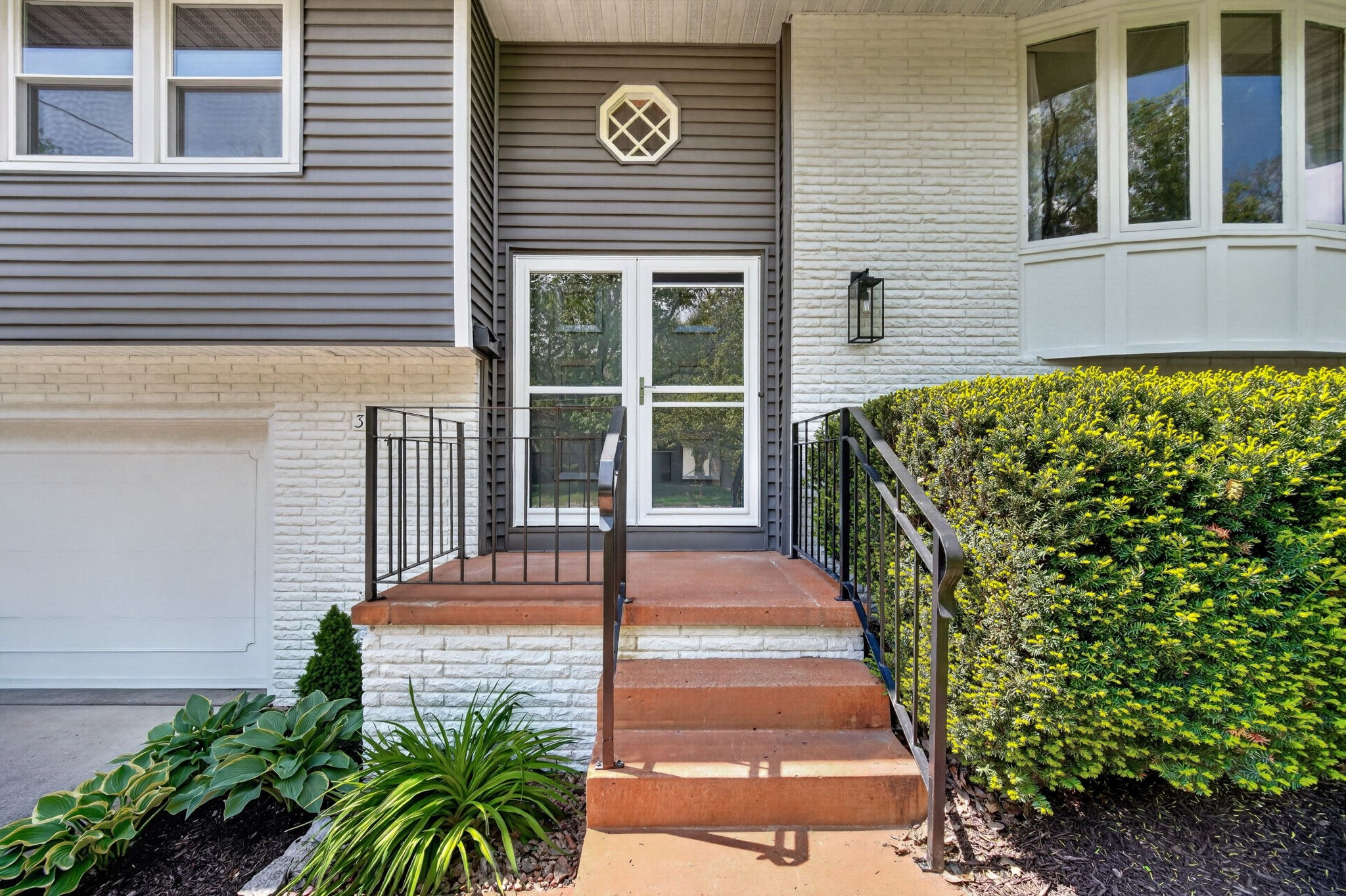 324 58th Place Property Photo 3