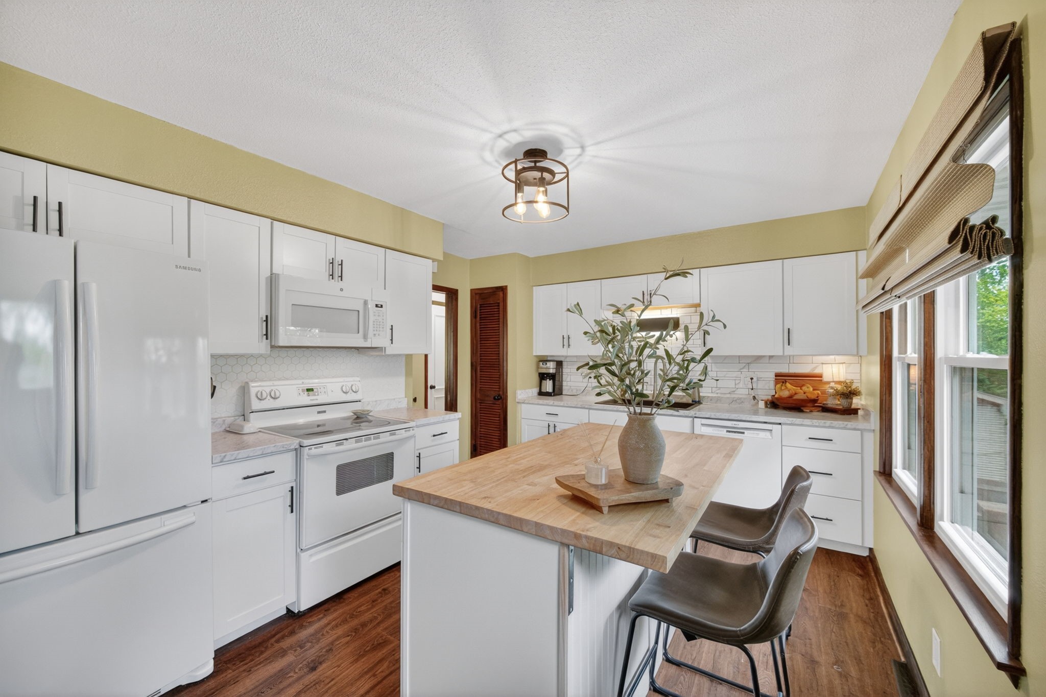 324 58th Place Property Photo 8