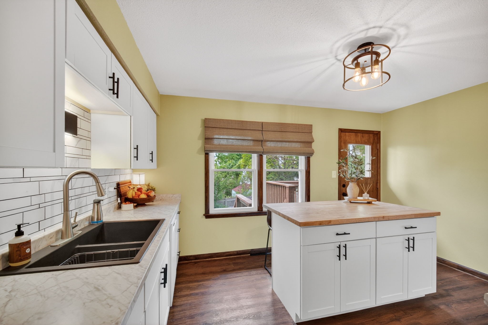 324 58th Place Property Photo 10