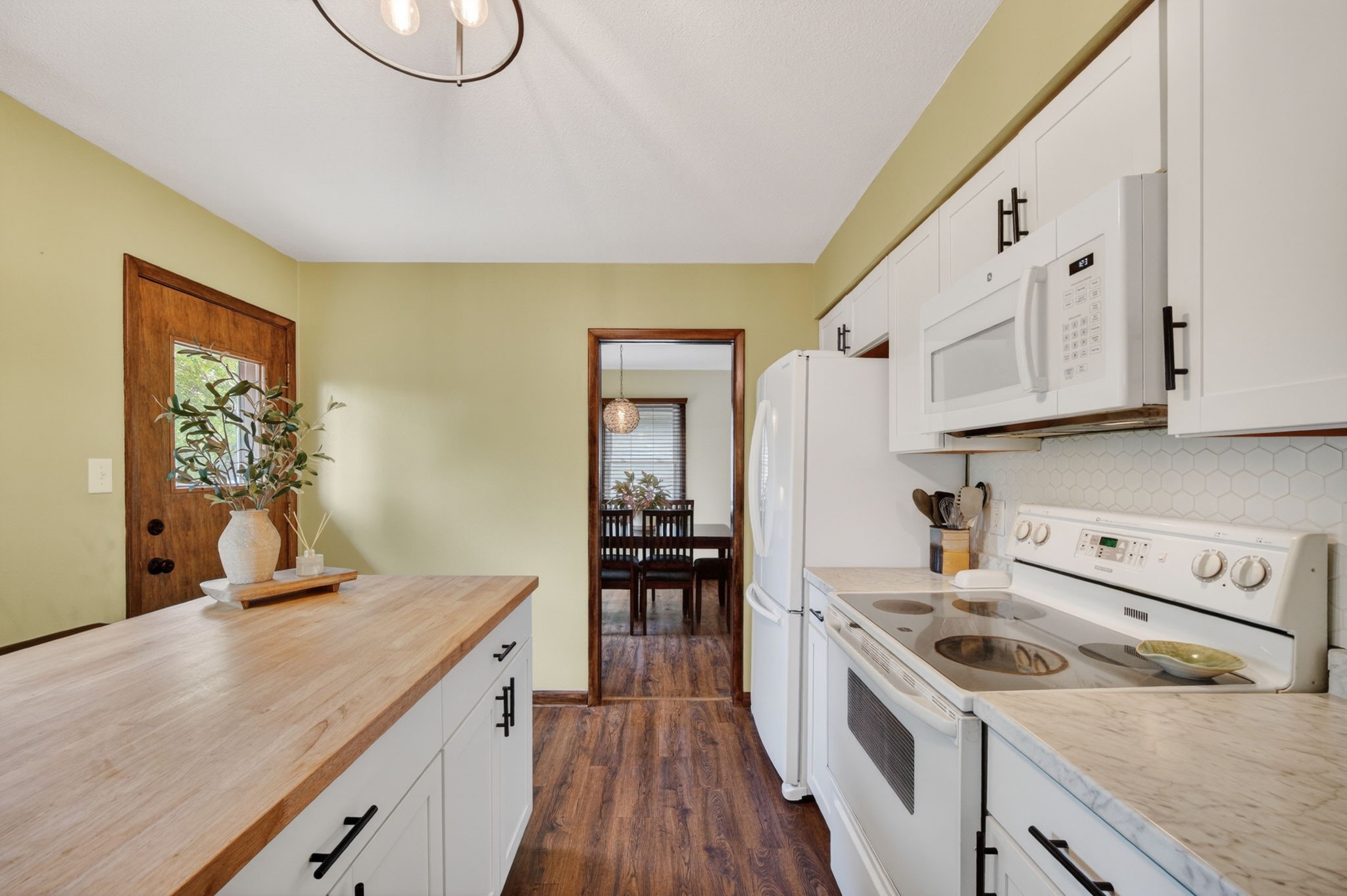 324 58th Place Property Photo 11