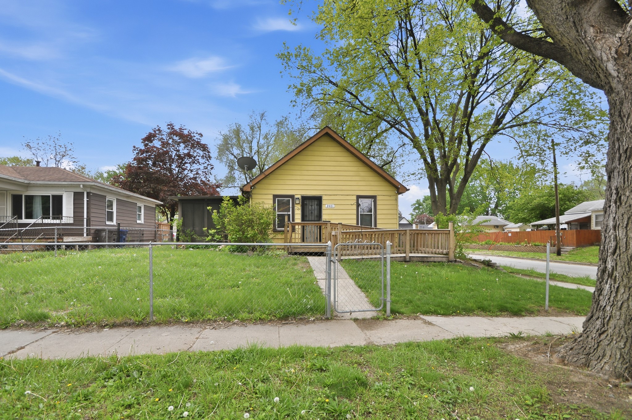 2401 Maple Street Property Photo 2