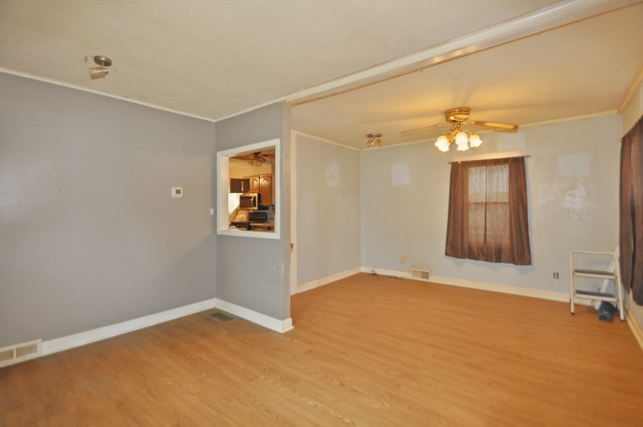 2401 Maple Street Property Photo 4