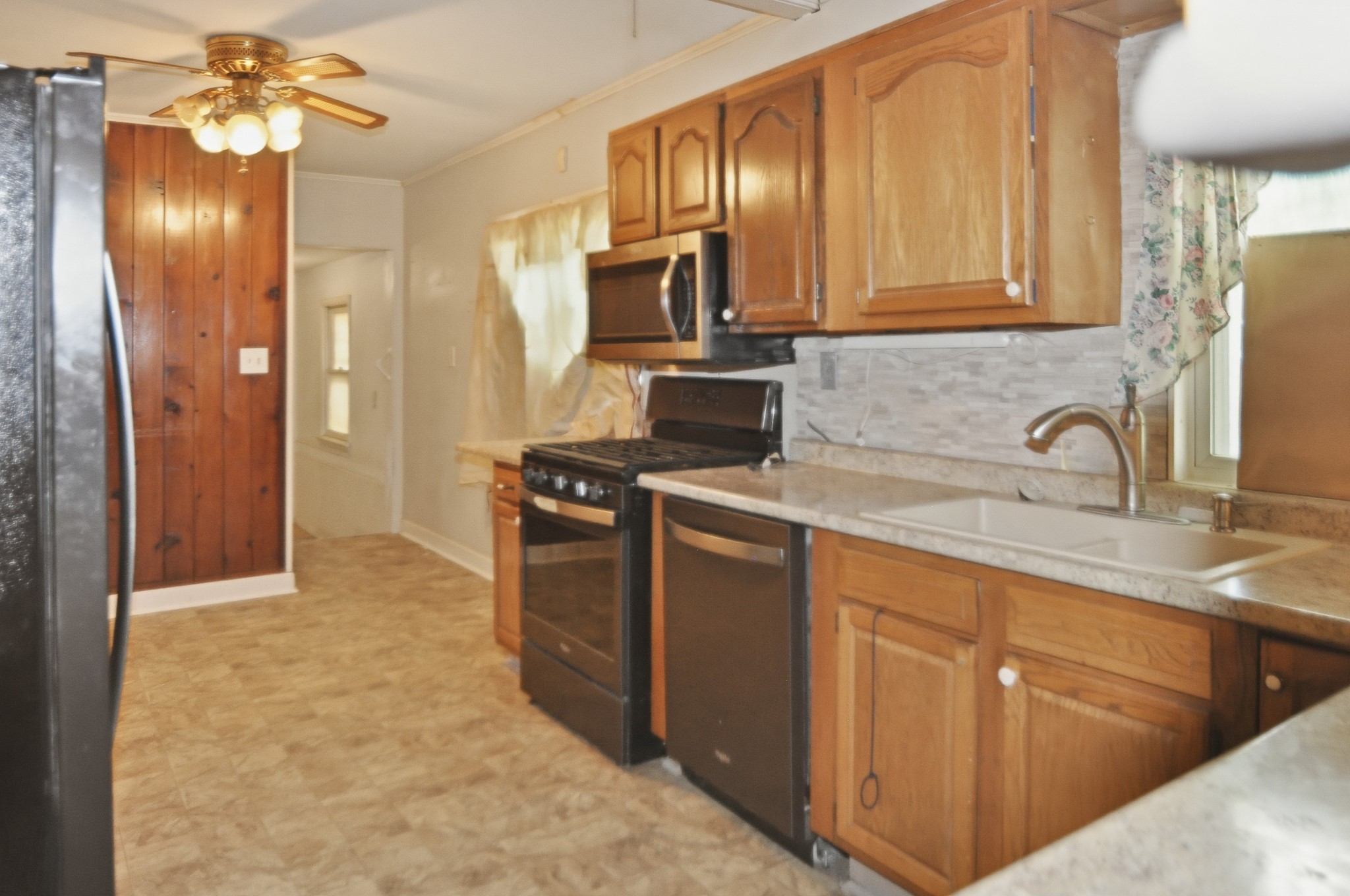 2401 Maple Street Property Photo 6