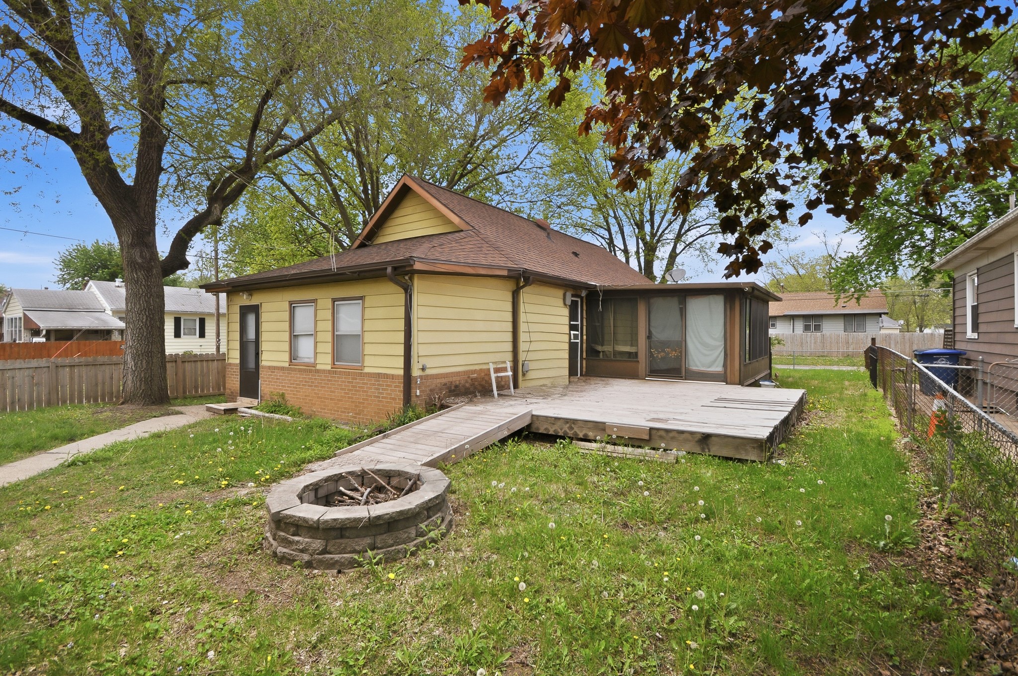 2401 Maple Street Property Photo 21