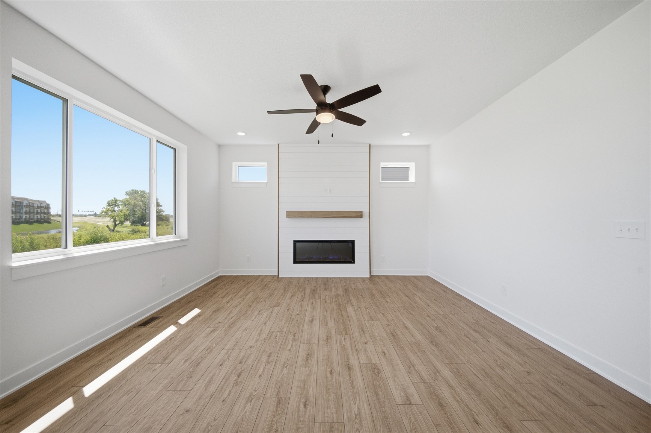 885 11th Street Property Photo 7