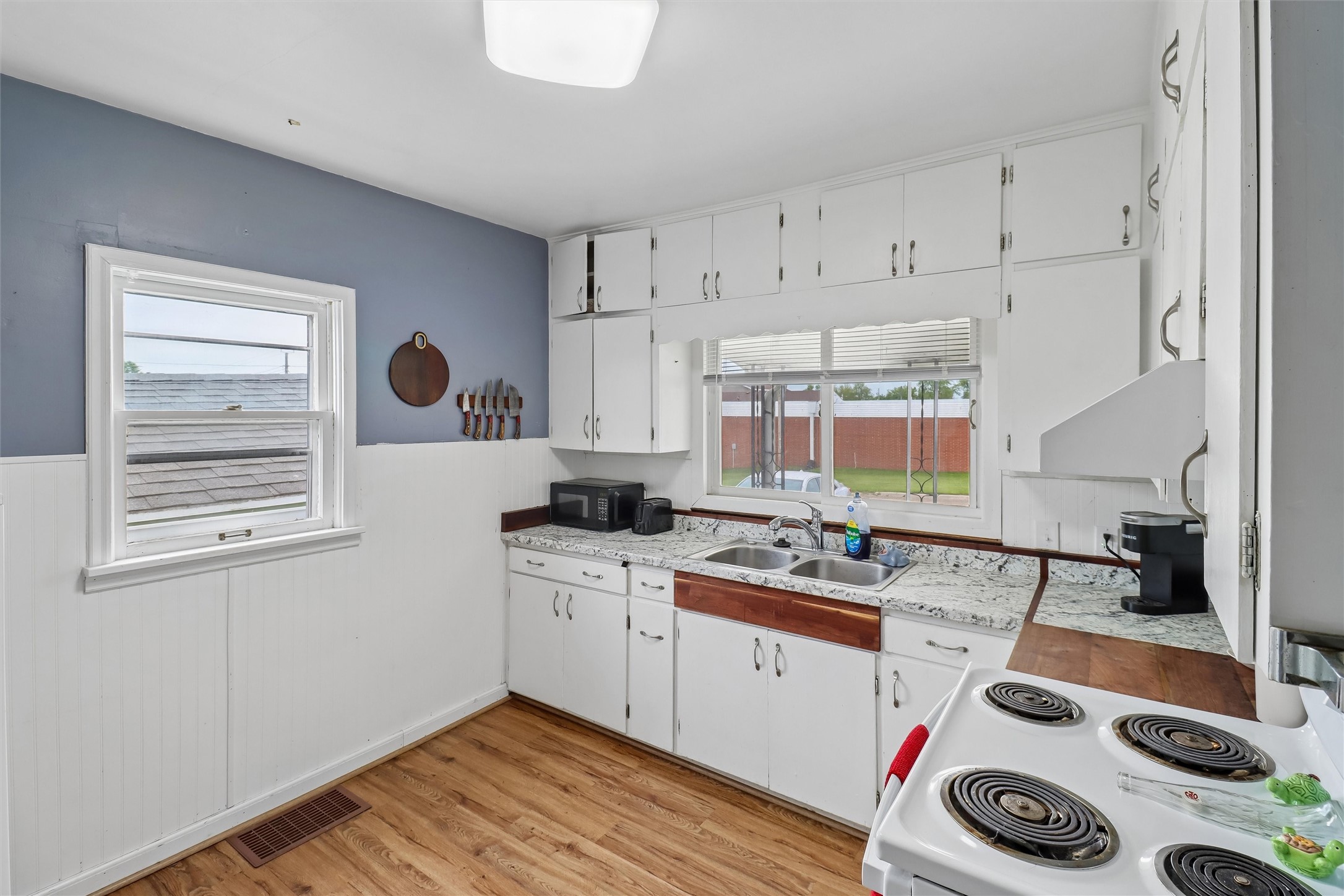 503 E State Street Property Photo 12