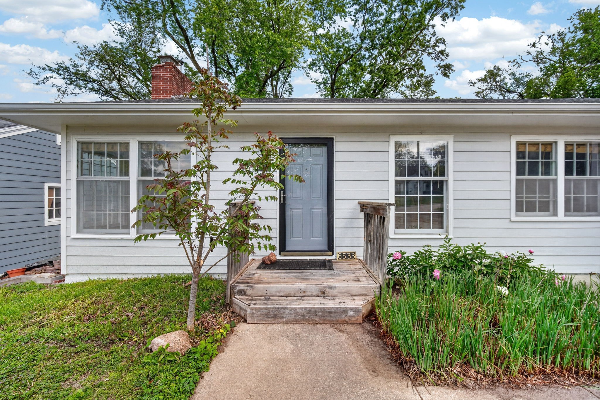 6533 Sunset Terrace Property Photo 3
