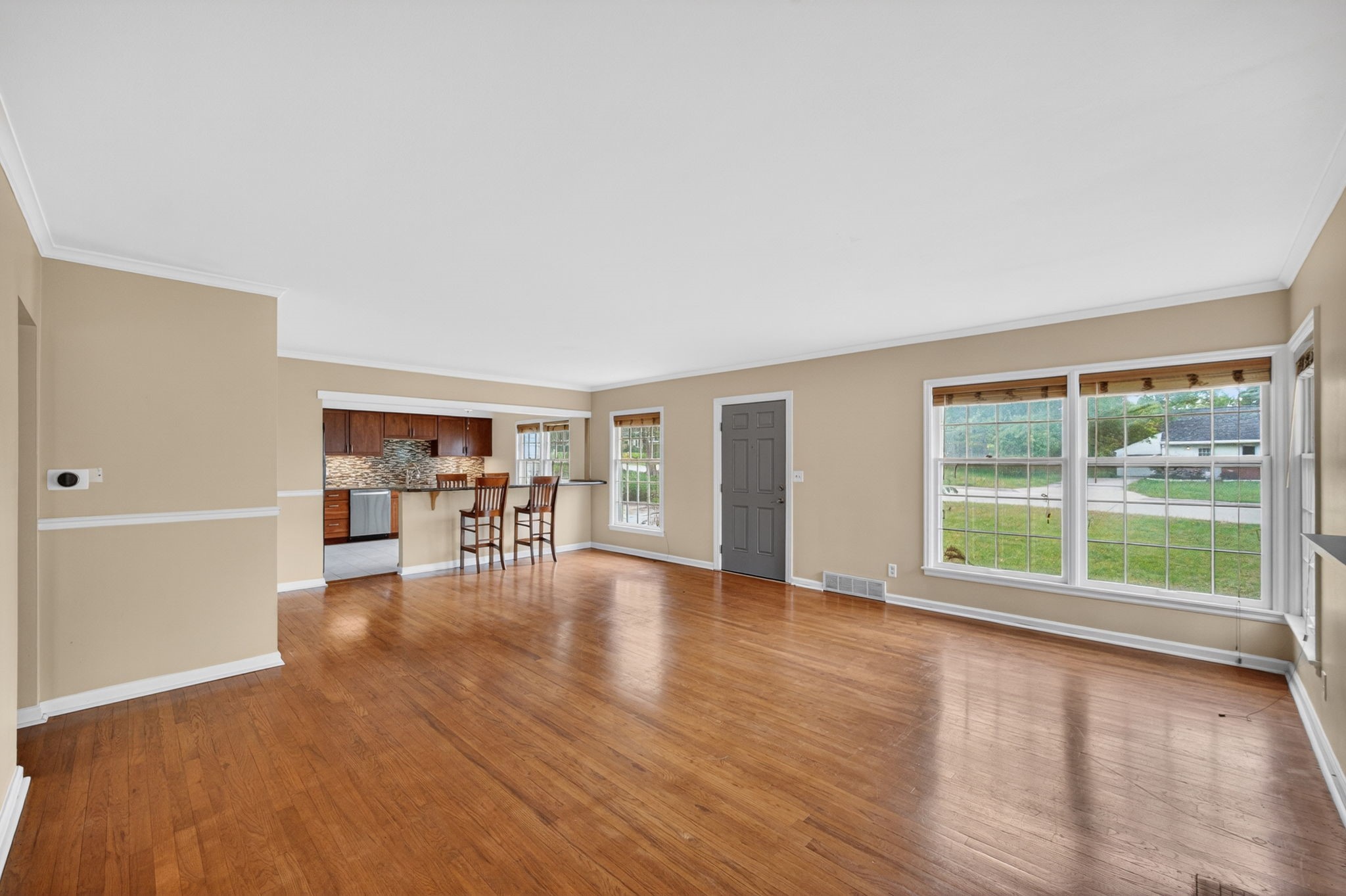 6533 Sunset Terrace Property Photo 4