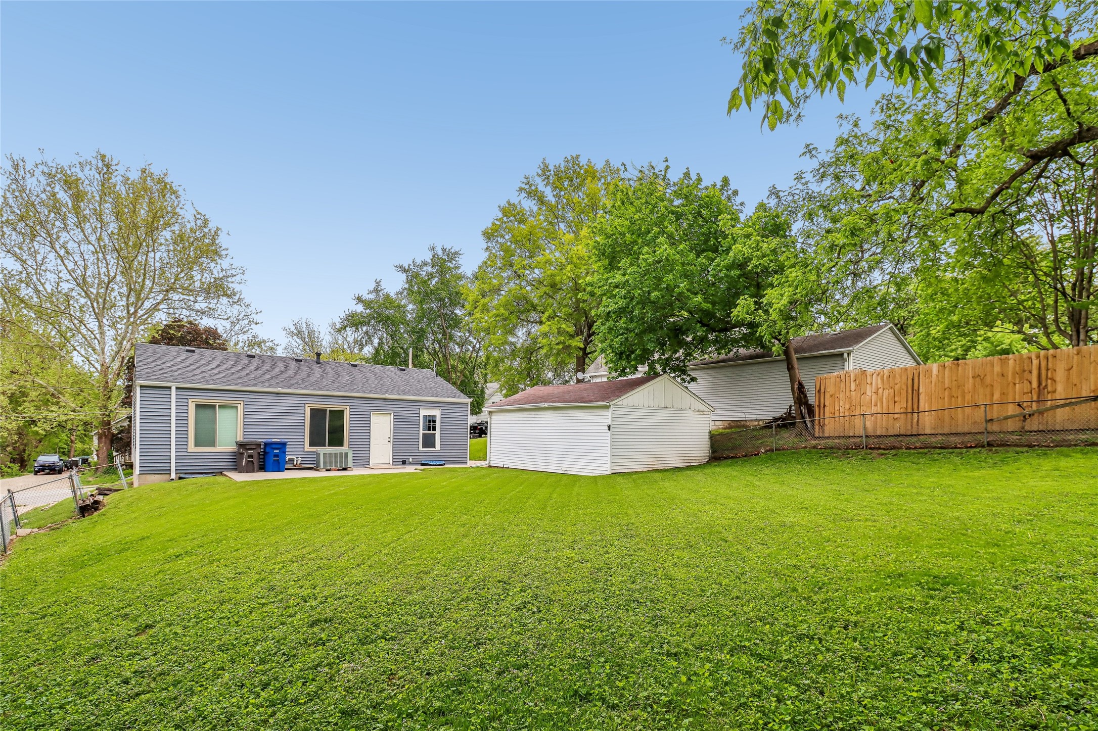 610 Creston Avenue Property Photo 3