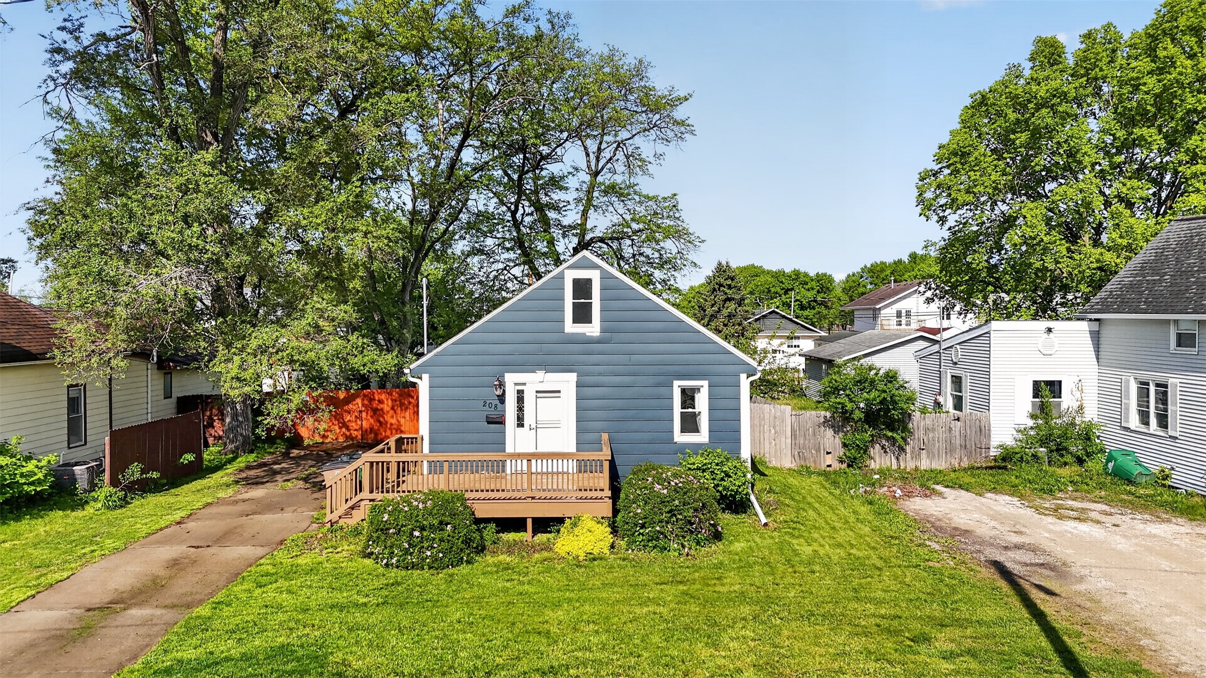 208 8th Street Property Photo 1