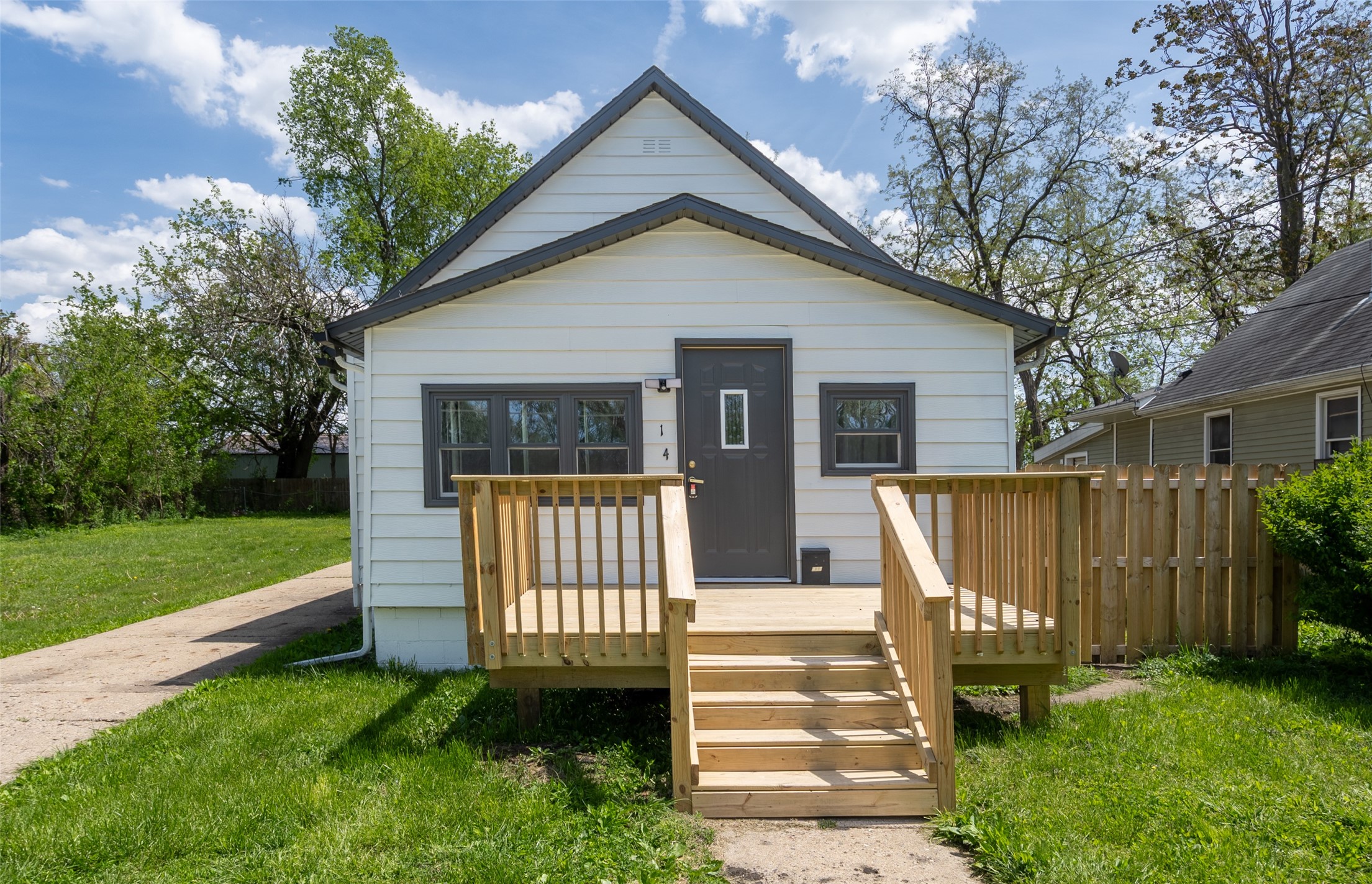 1431 E 19th Street Property Photo 1