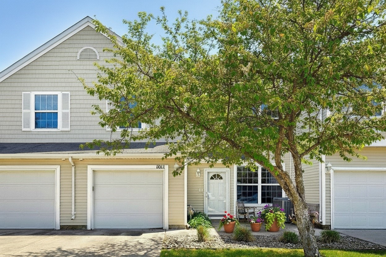 1011 NE Hyacinth Lane Property Photo 1