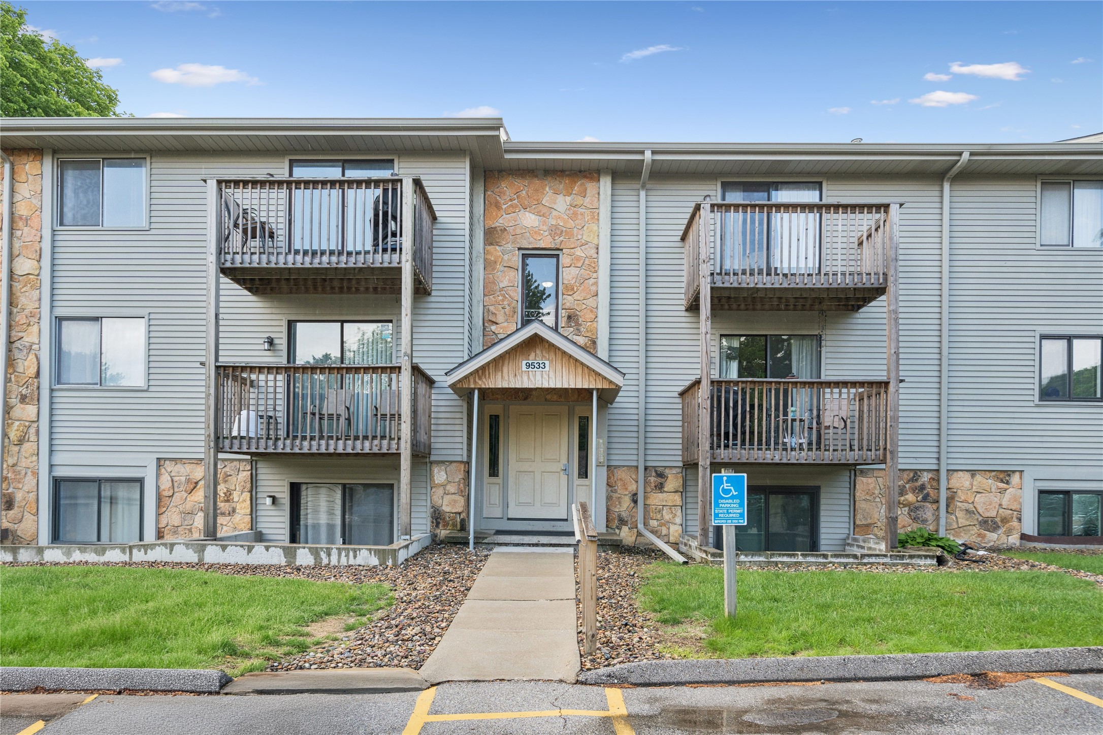 9533 University Avenue 4 Property Photo 1