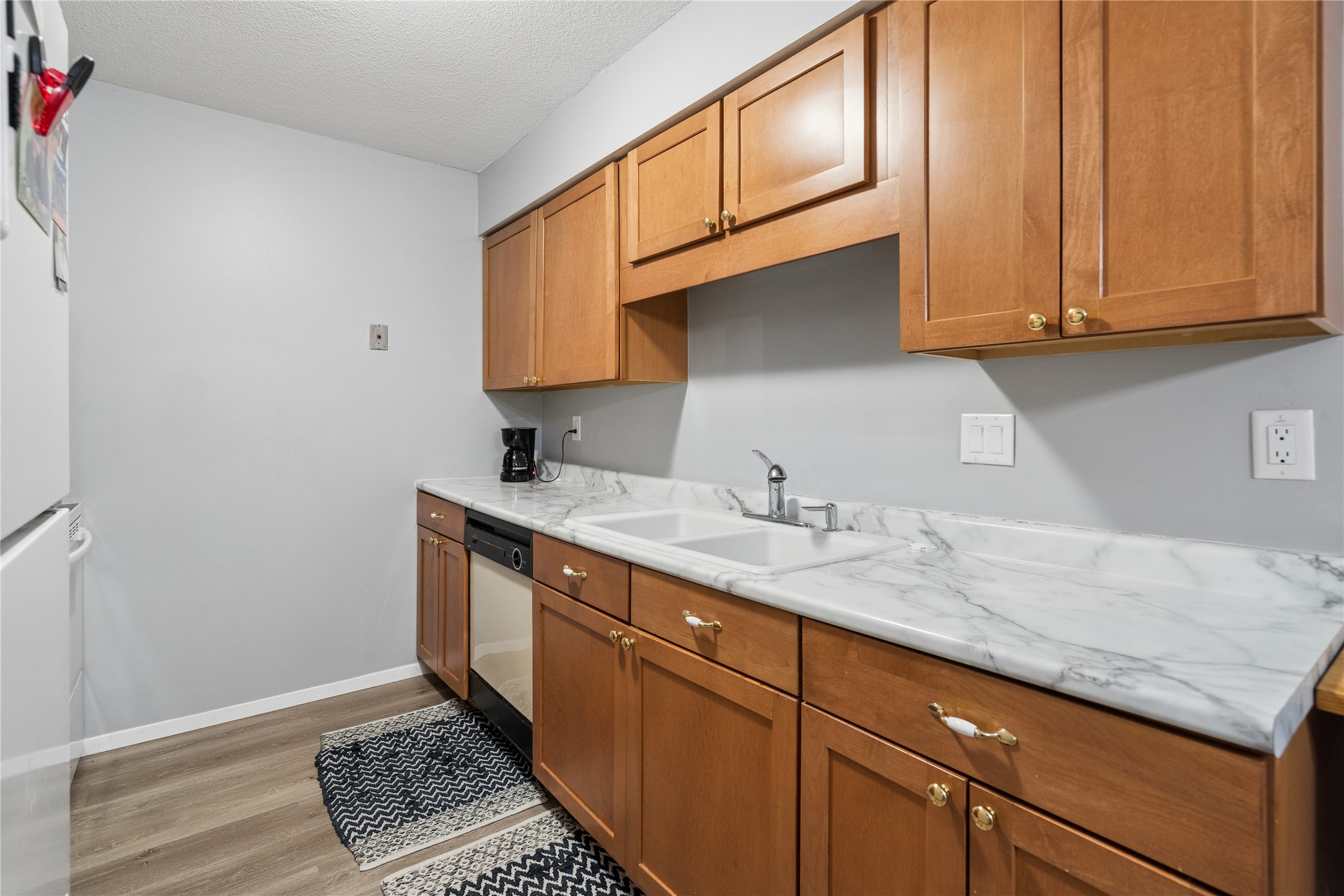 9533 University Avenue 4 Property Photo 6