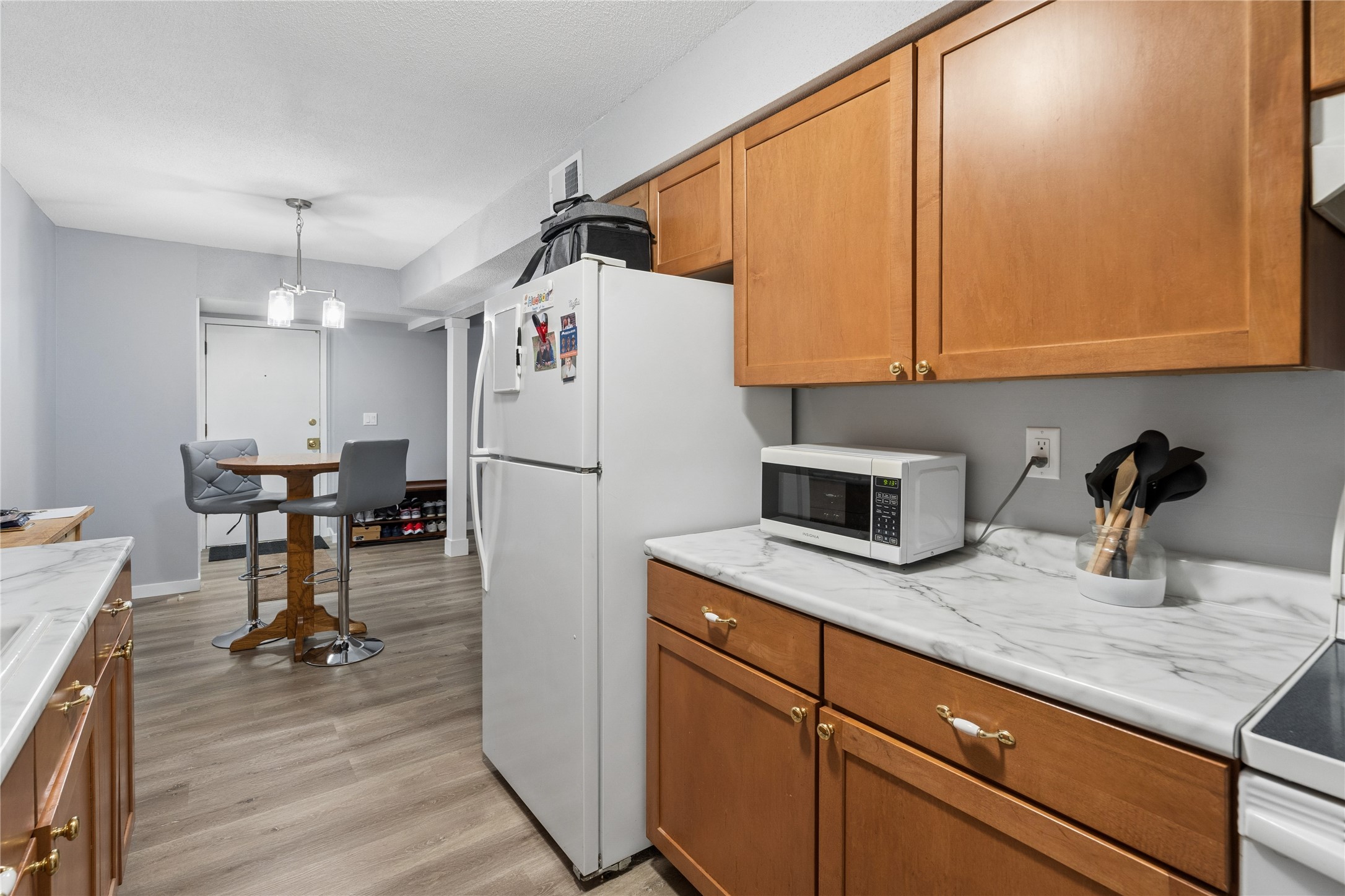 9533 University Avenue 4 Property Photo 7
