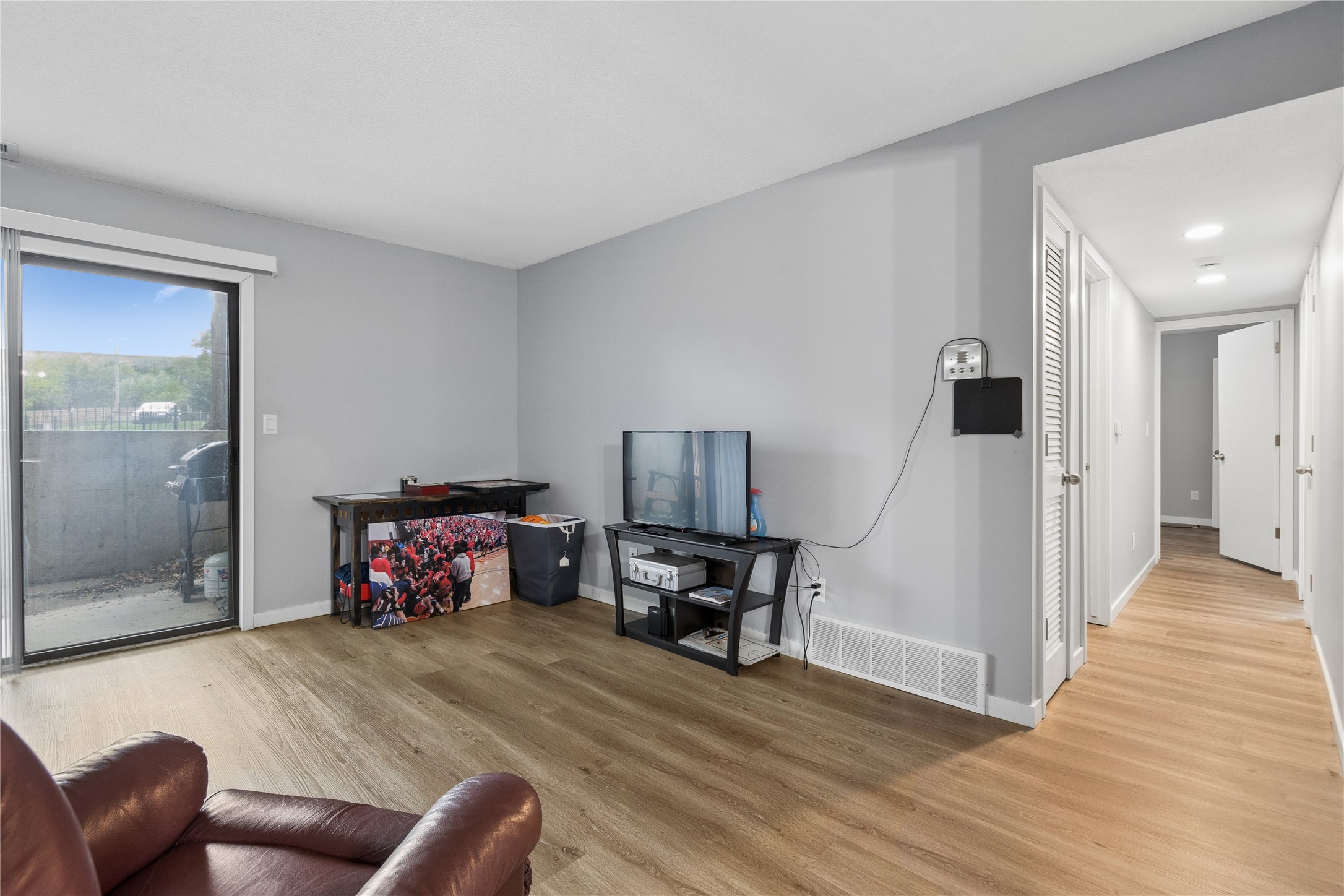 9533 University Avenue 4 Property Photo 10