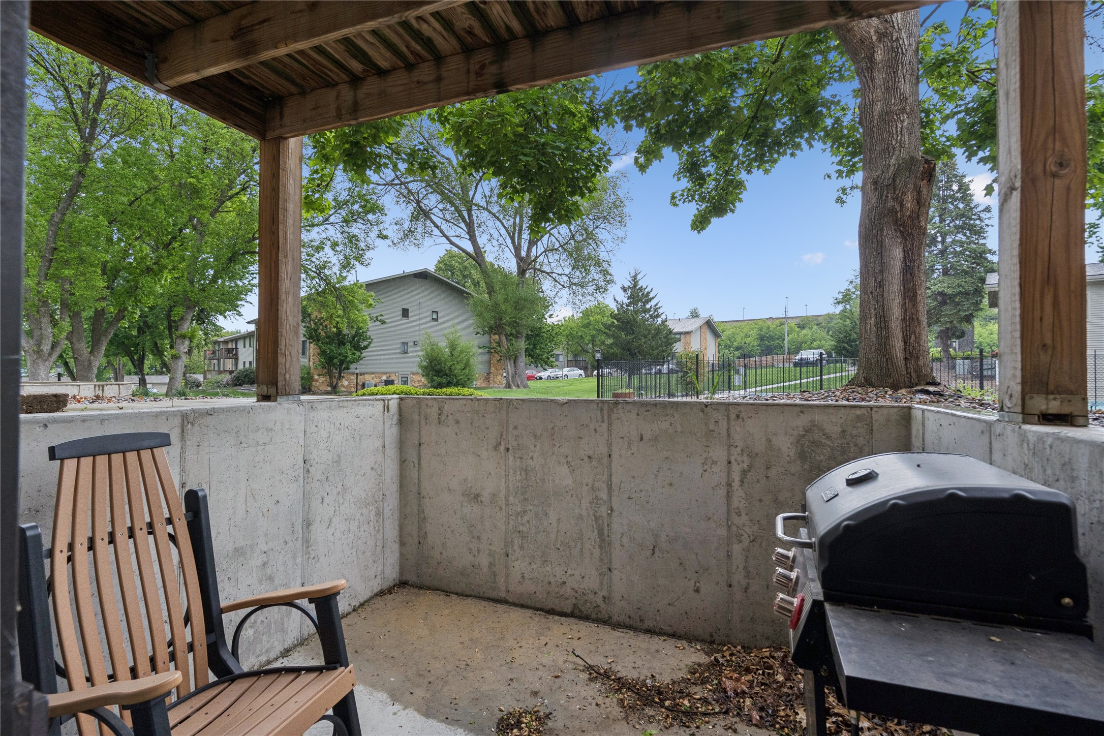9533 University Avenue 4 Property Photo 11