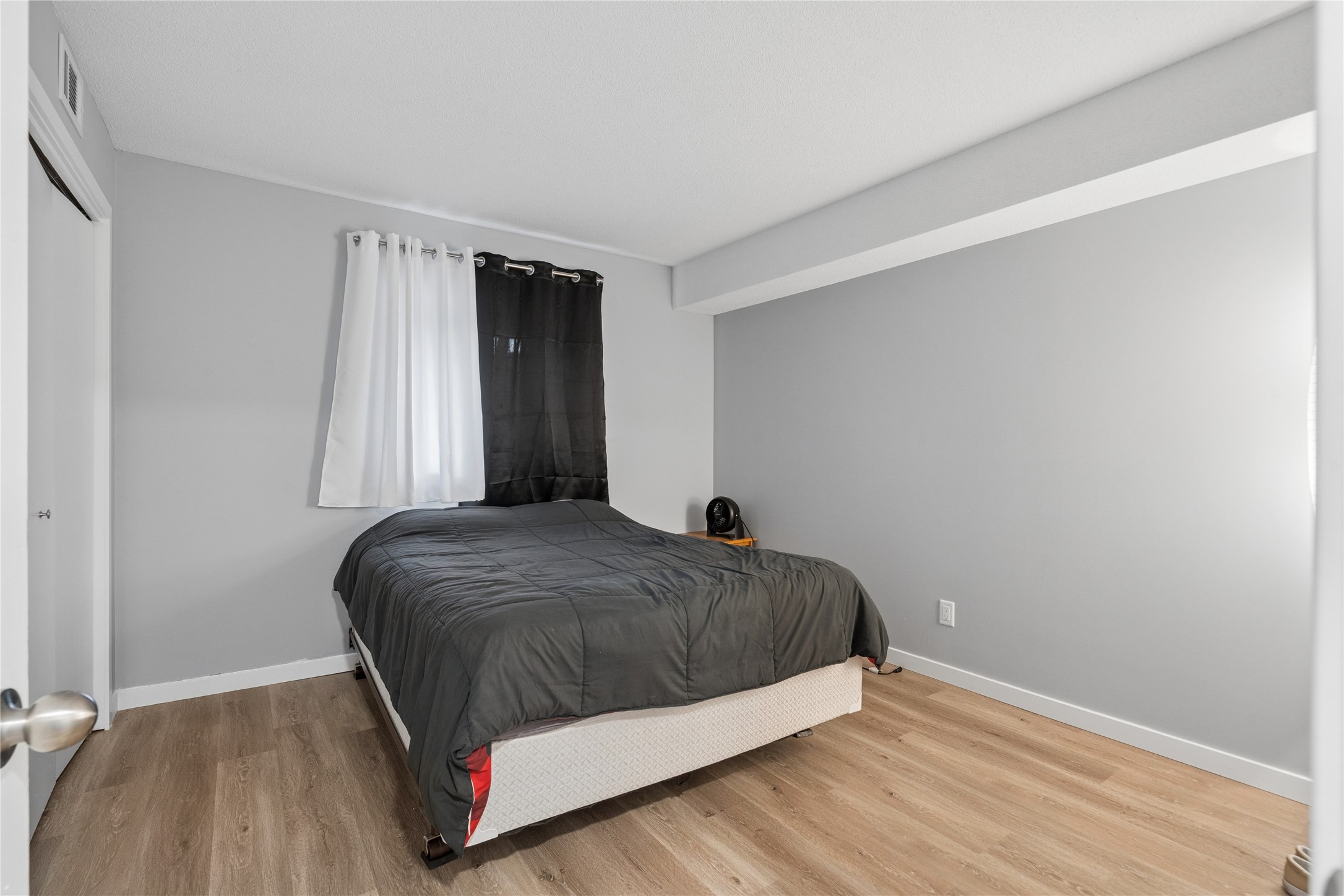9533 University Avenue 4 Property Photo 12
