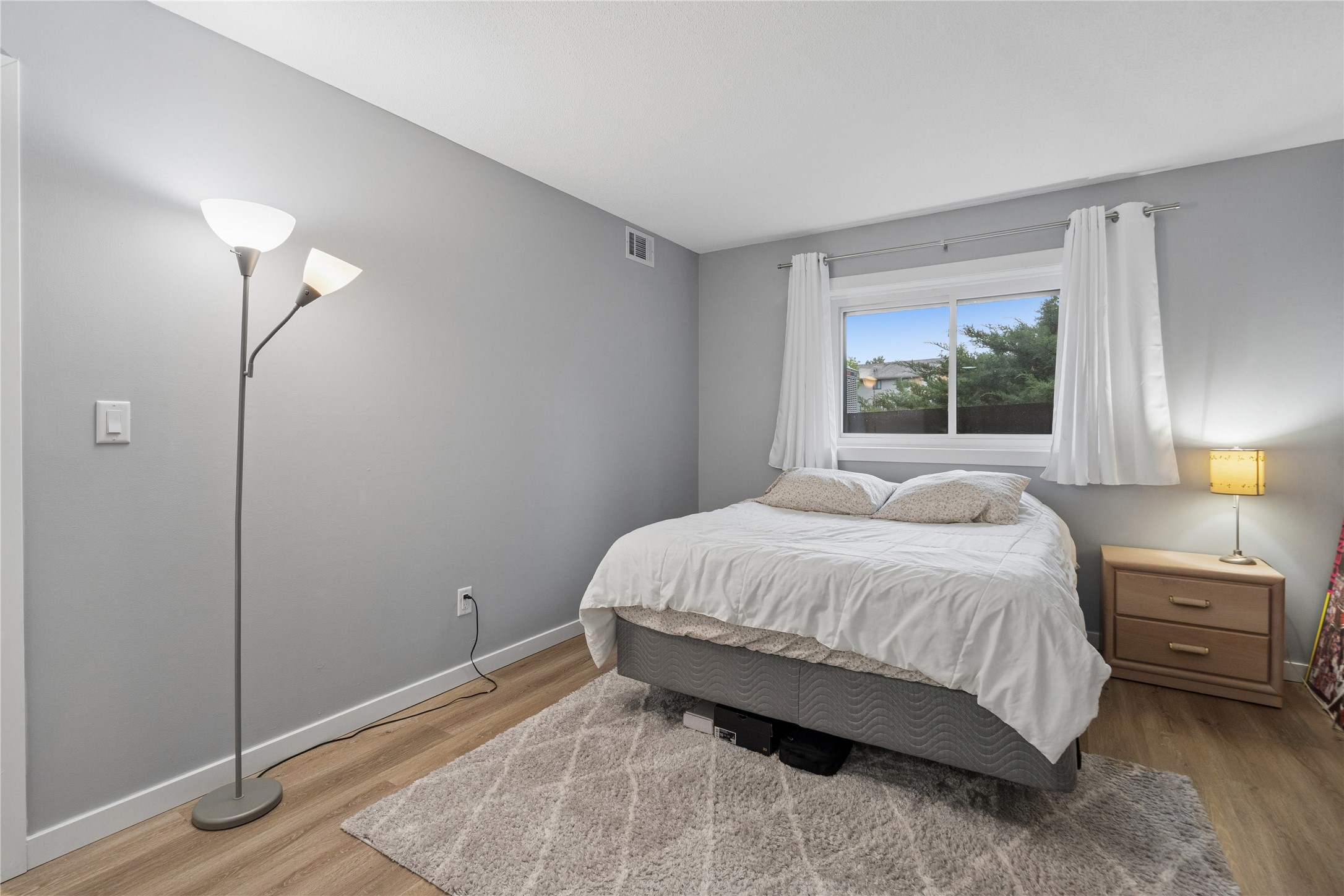 9533 University Avenue 4 Property Photo 16
