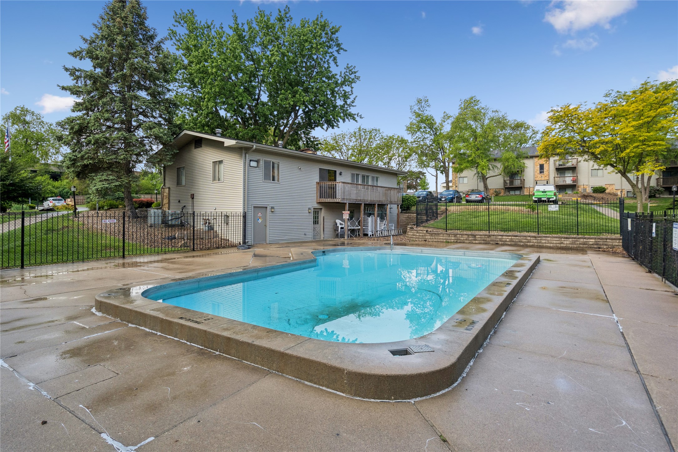 9533 University Avenue 4 Property Photo 20
