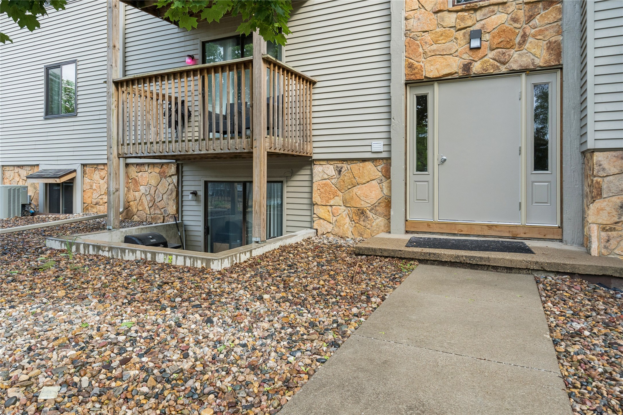 9533 University Avenue 4 Property Photo 21