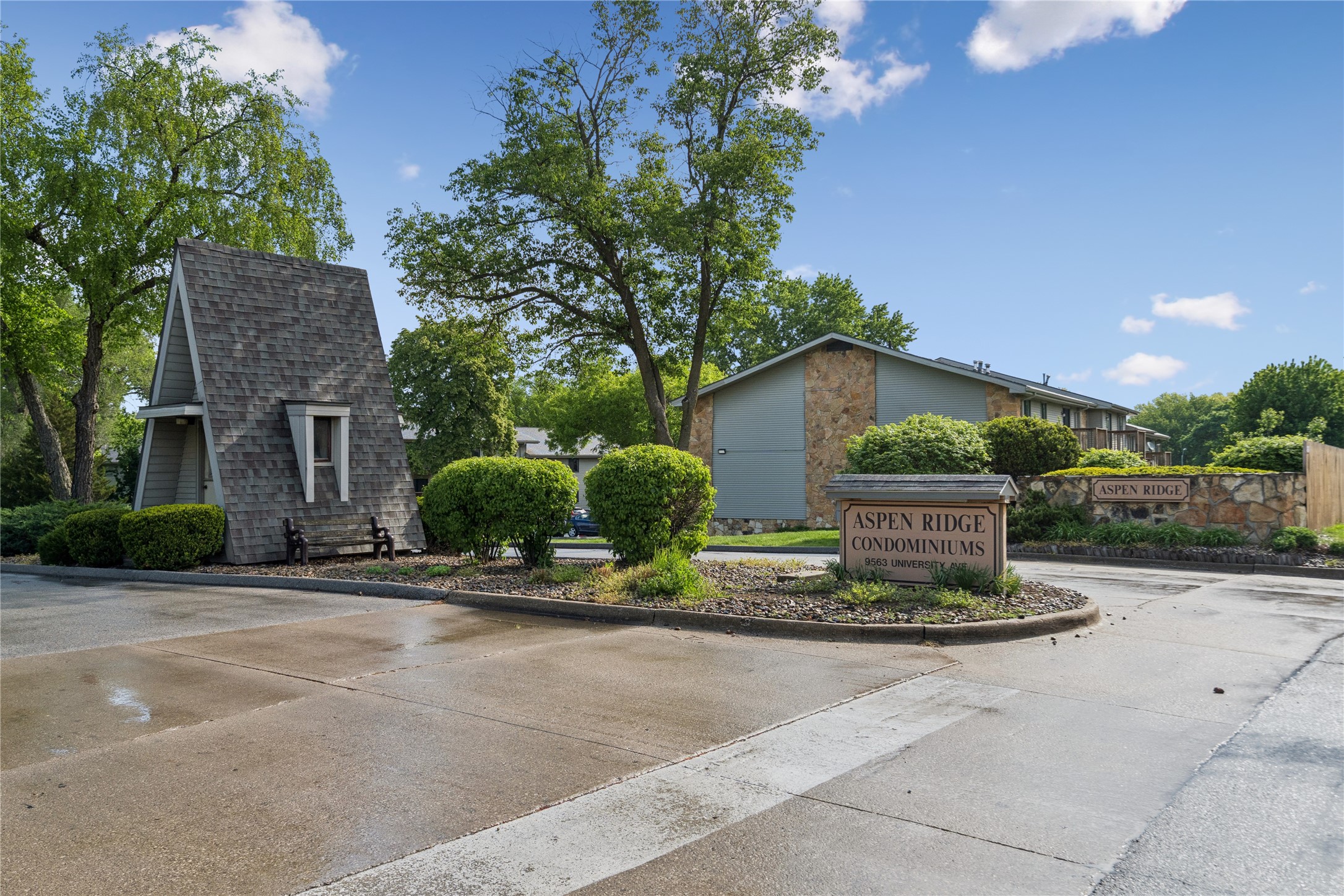 9533 University Avenue 4 Property Photo 22