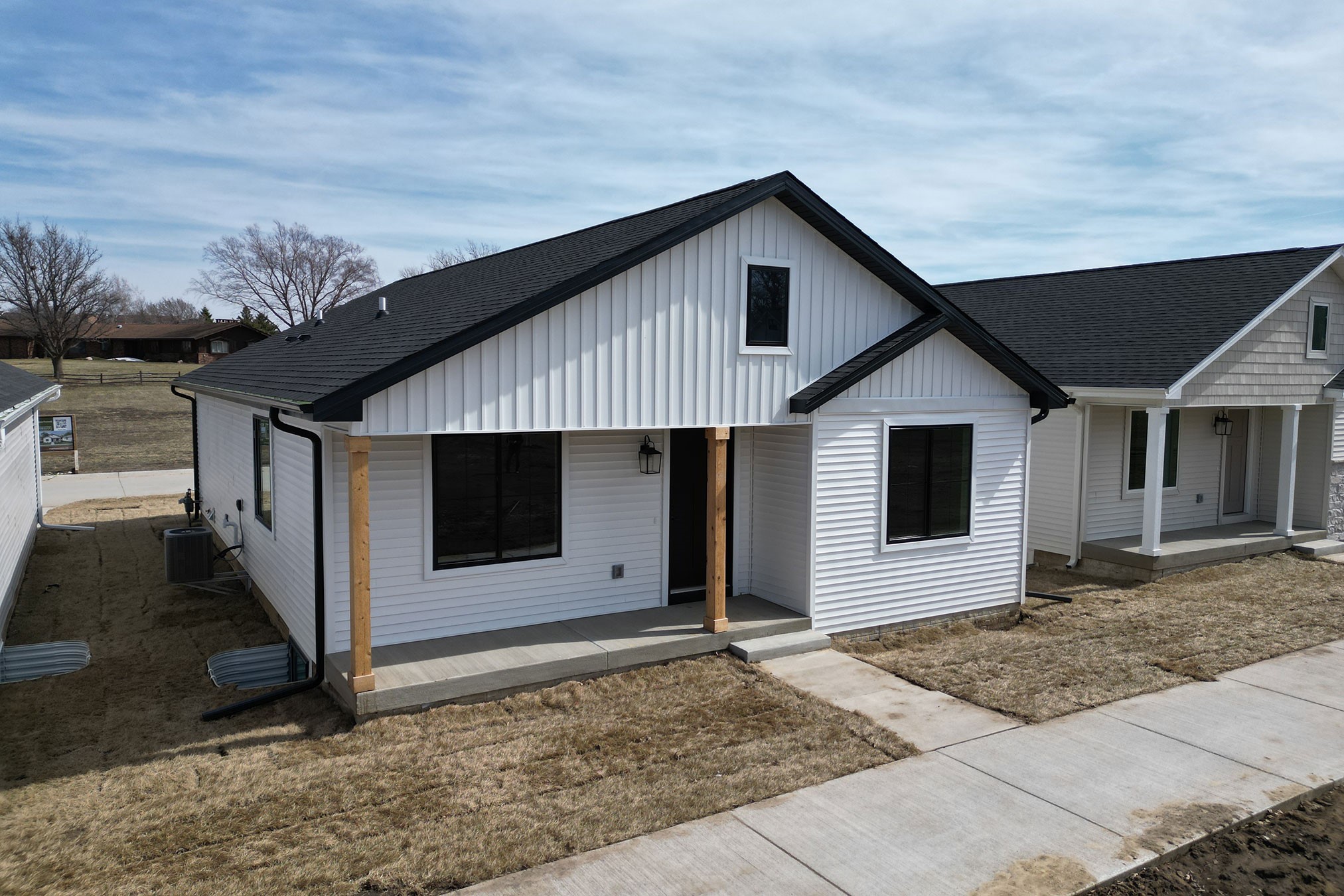 1005 Willow Drive Property Photo 1