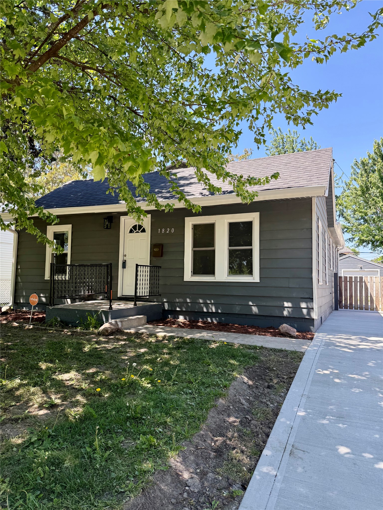 1820 E 25th Street Property Photo 3