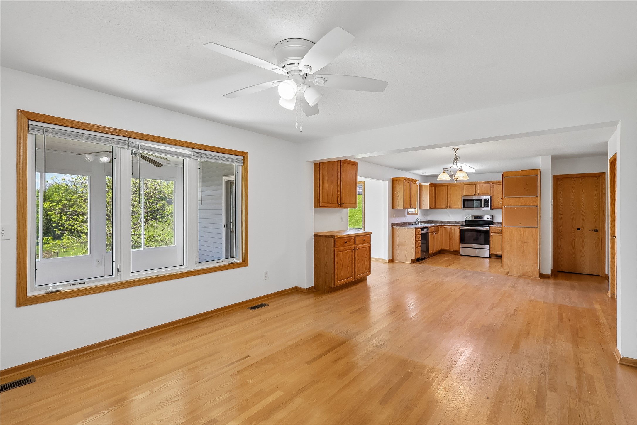 6914 Aubrey Court Property Photo 4