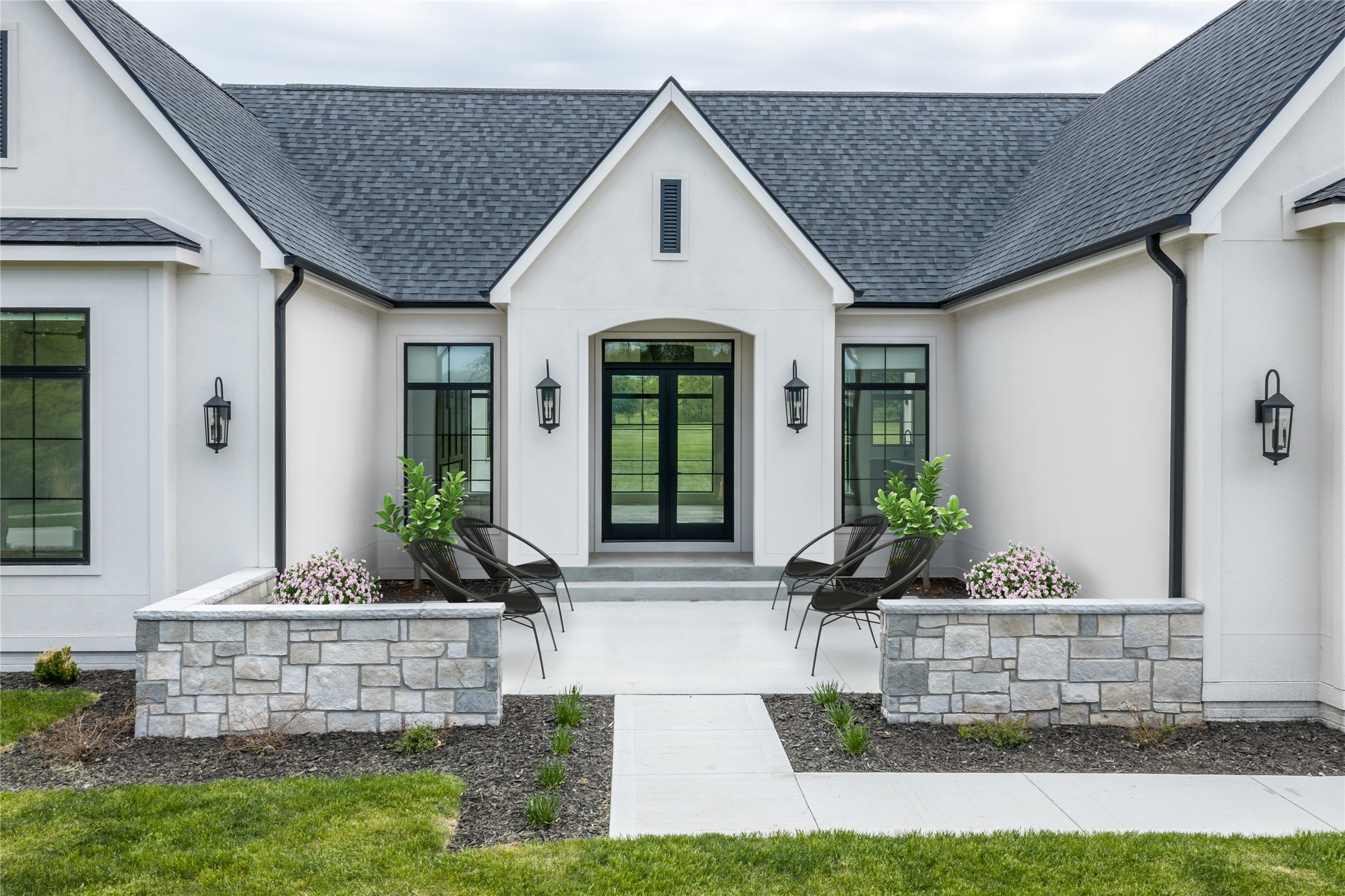 108 Iron Drive Property Photo 3