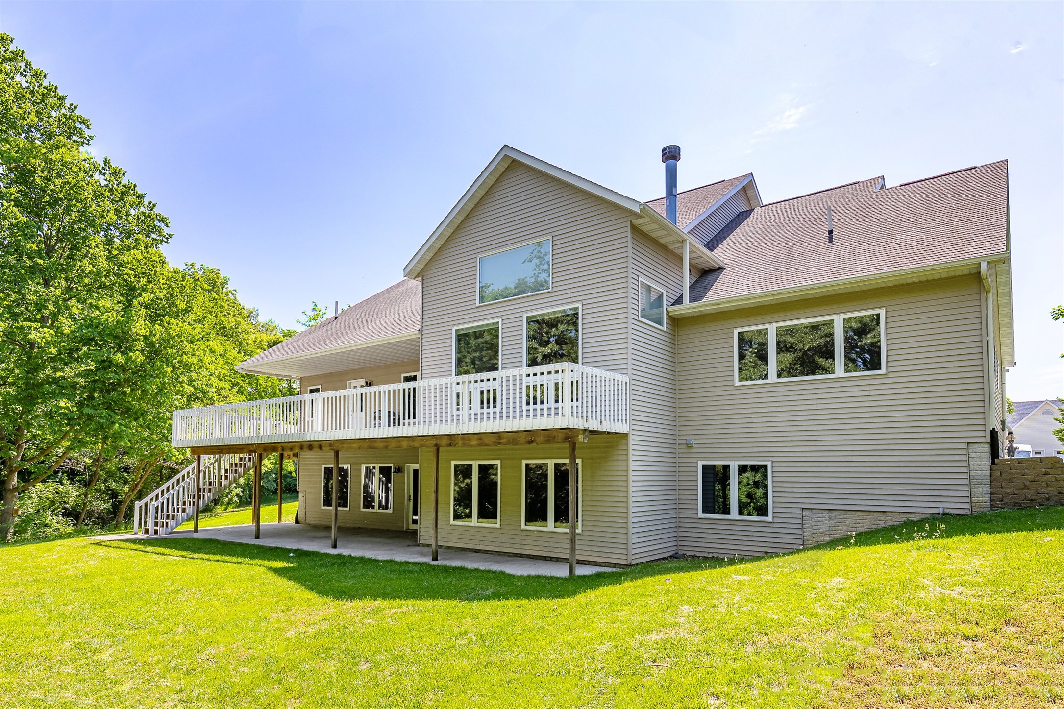 6910 Panorama Drive Property Photo 4