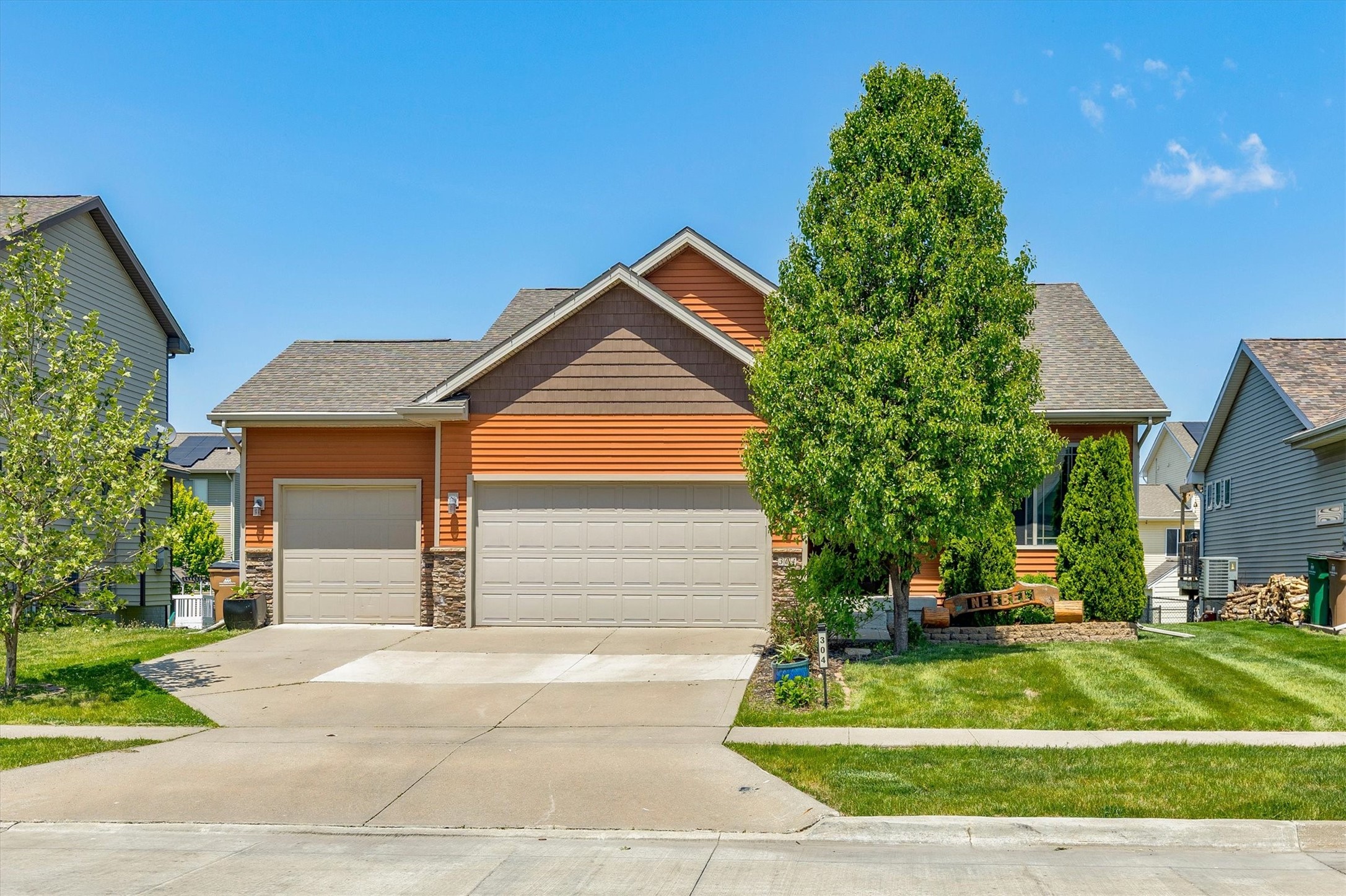 304 Tailfeather Drive NW Property Photo 1