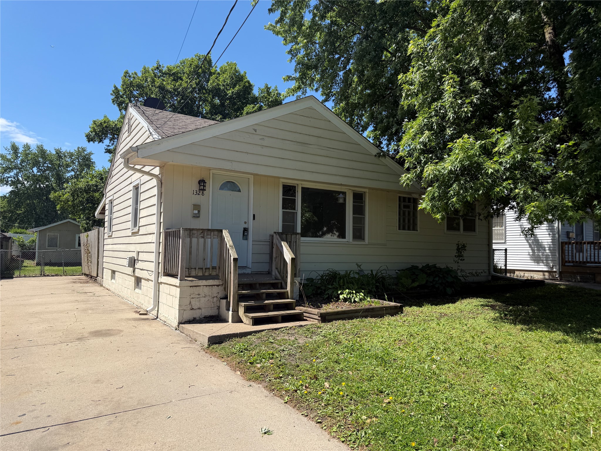 1328 Carrie Avenue Property Photo 1