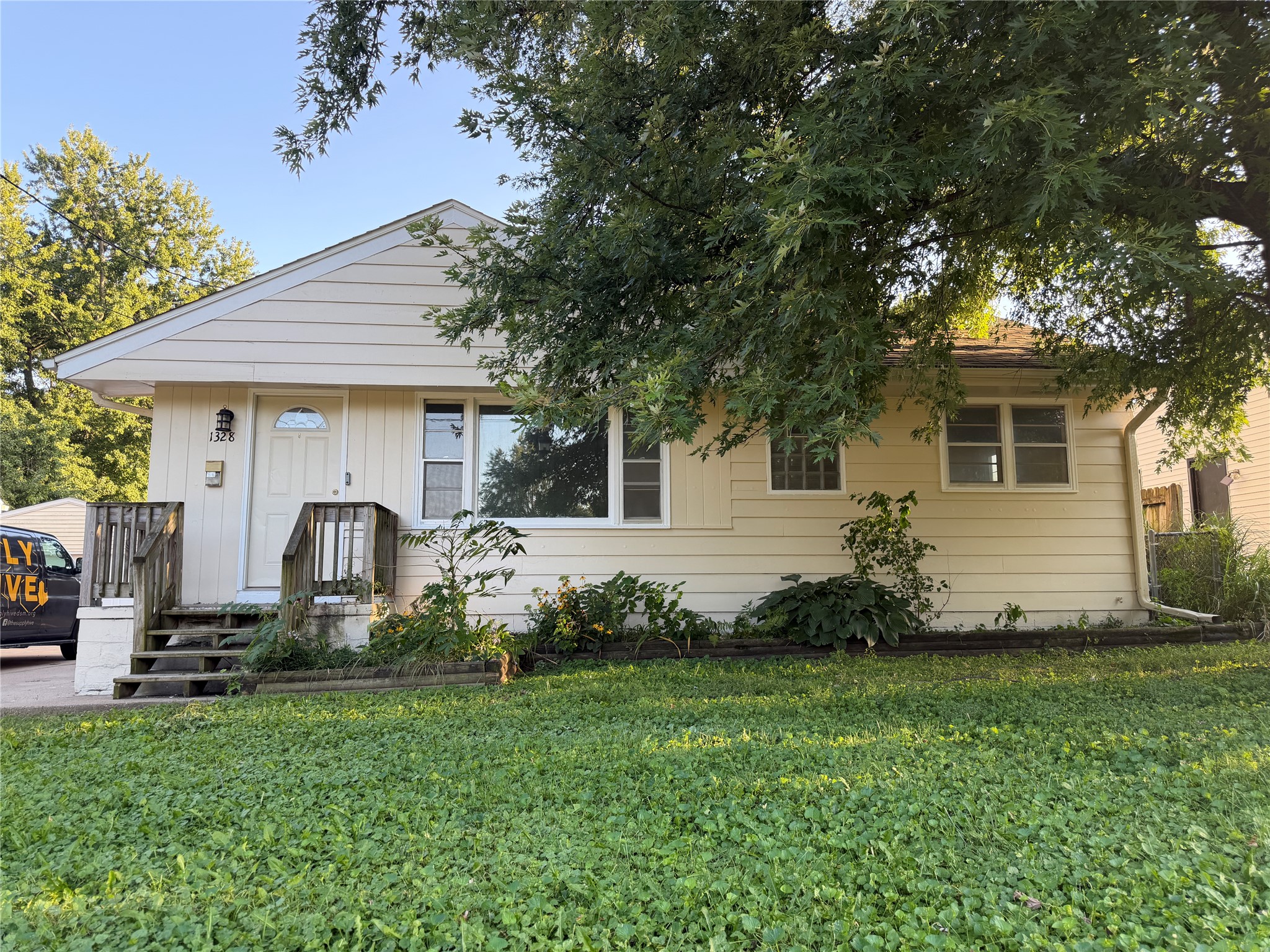 1328 Carrie Avenue Property Photo 2