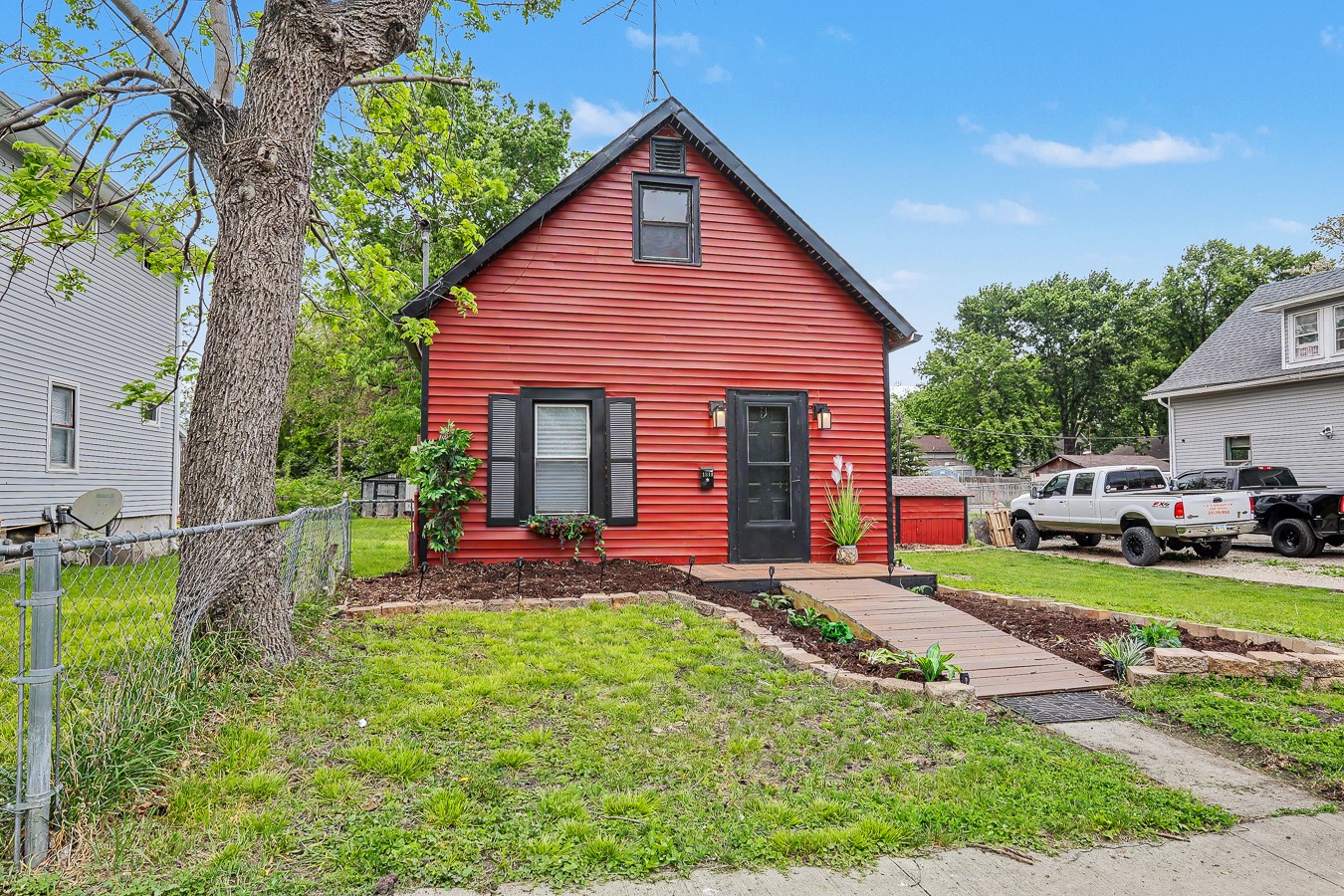 1810 E Walnut Street Property Photo 2